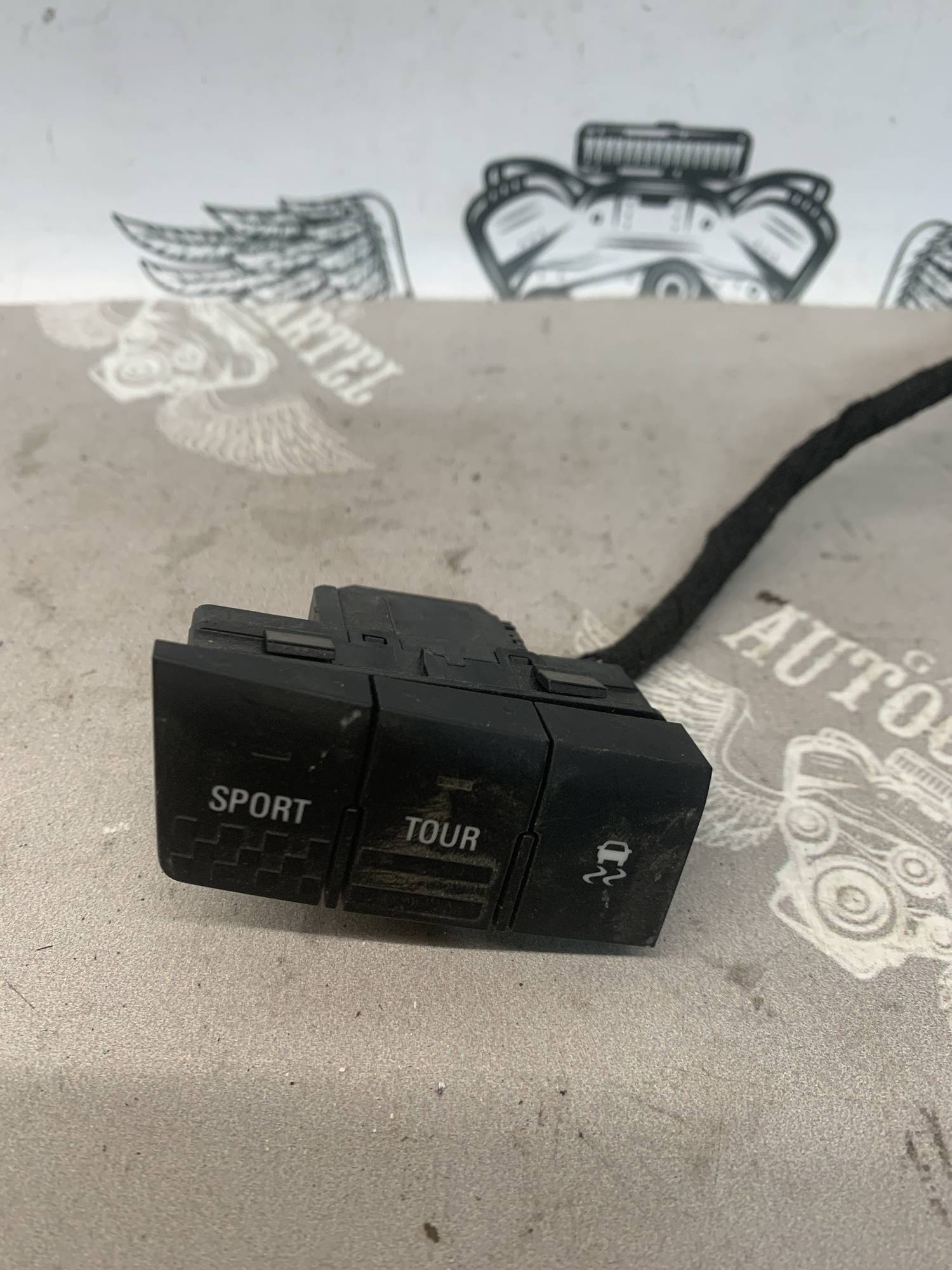 Блок кнопок антипробуксової системи Opel Insignia 13315839