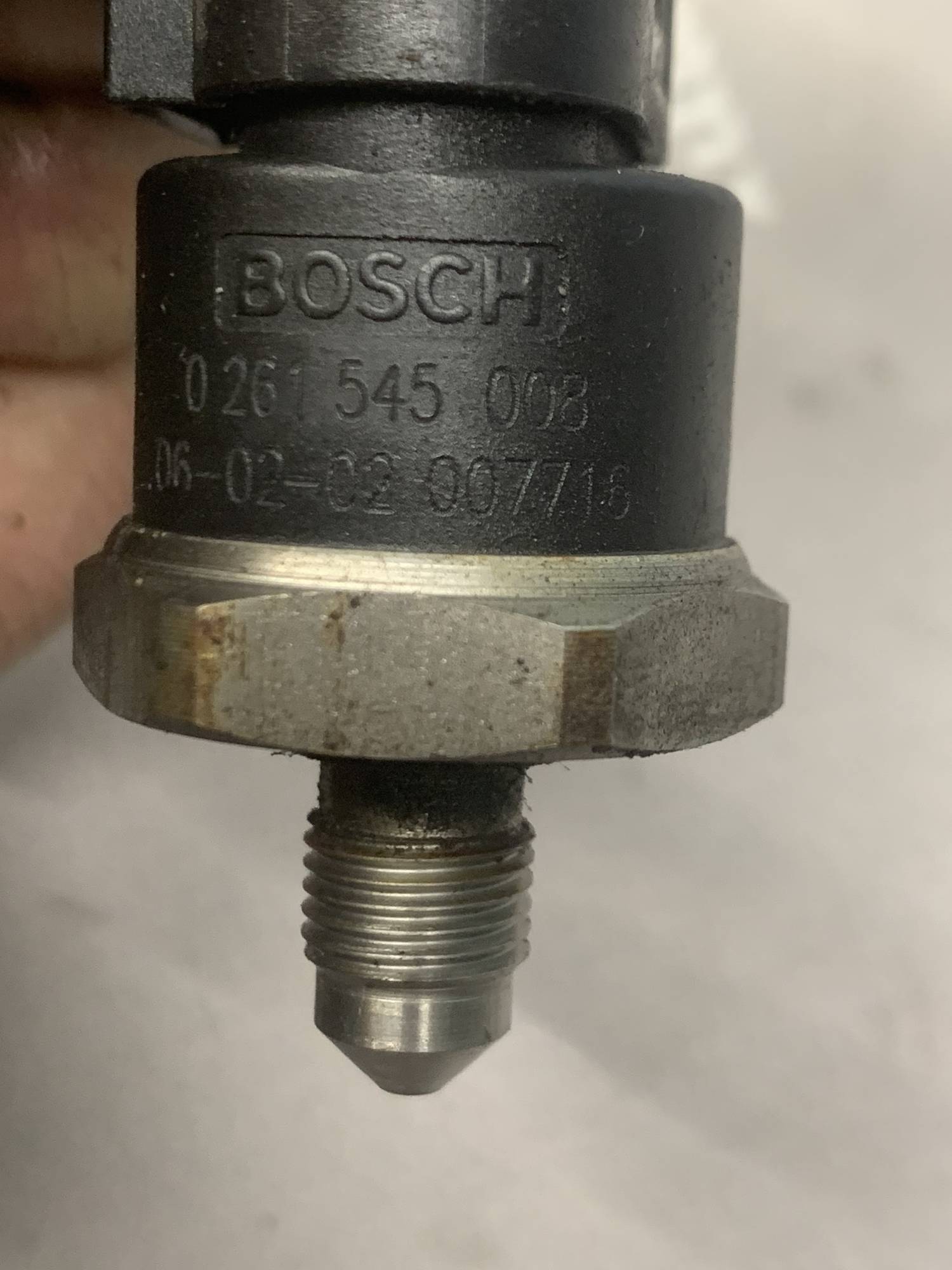Датчик тиску палива в рейці VW Passat B6 2.0 16V FSI 0261545008