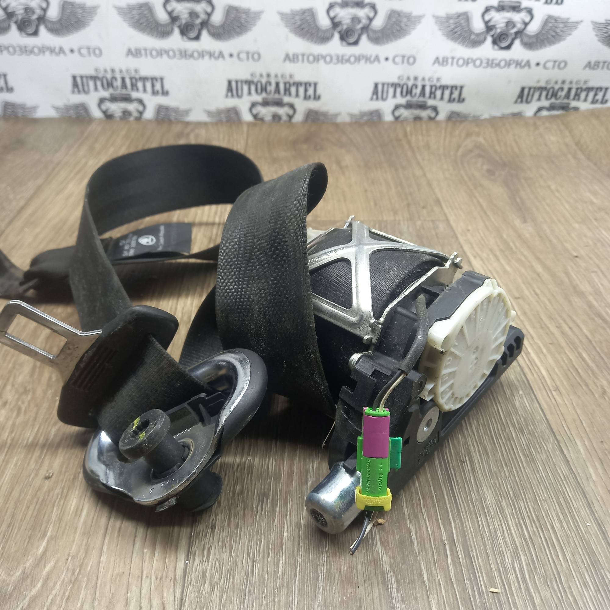 Ремінь безпеки передній лівий з піропатроном Skoda Fabia 2007-2014 5J1857701A, 5J0857701B