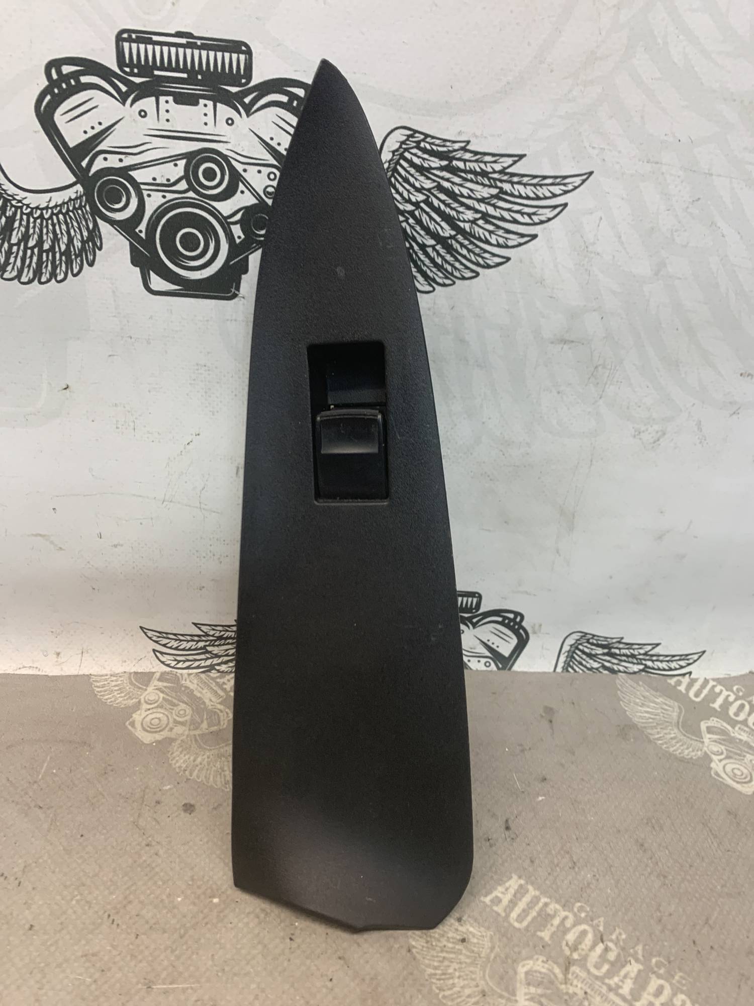 Кнопка склопідйомника задн. лев. TOYOTA RAV4 74272-42010