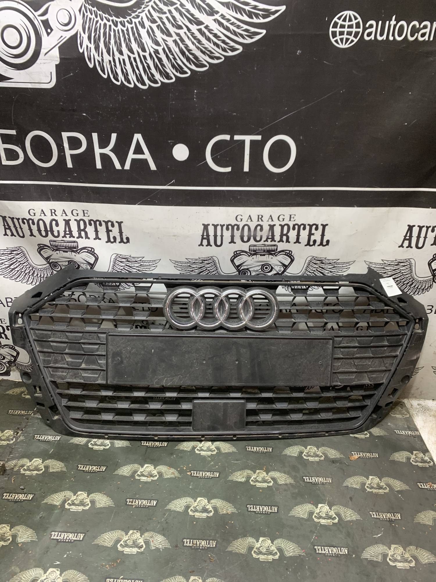 Решітка радіатора AUDI A1 82A II 82a853653