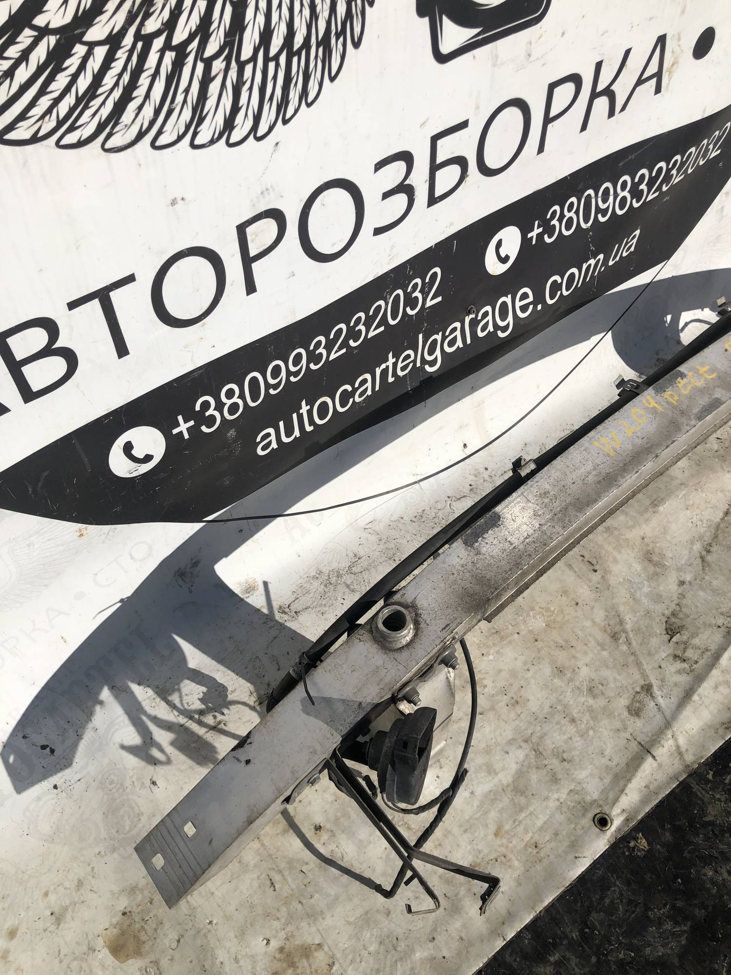 Підсилювач бампера передній Mercedes W204 рест 21905667