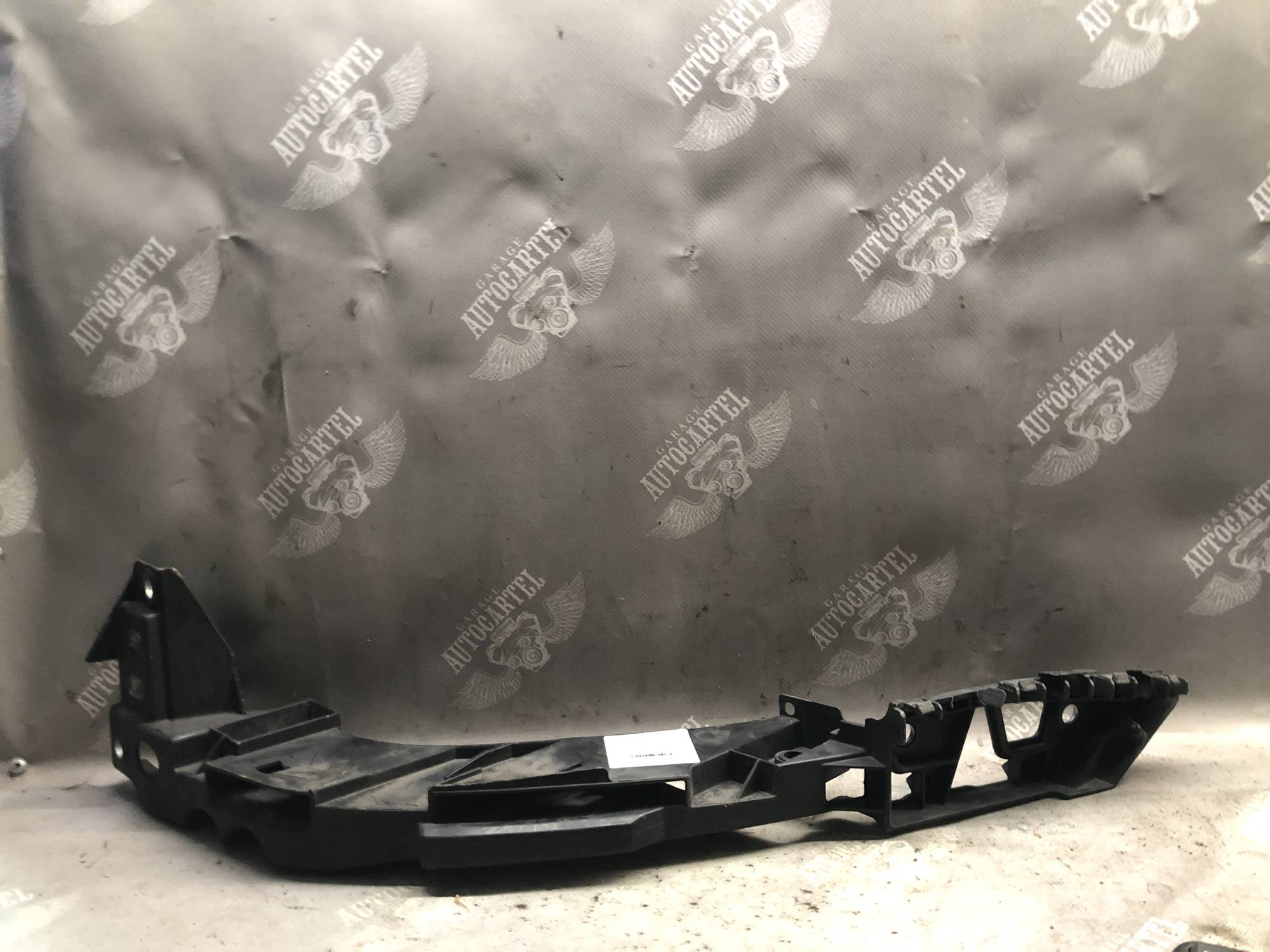 6r0805071 кріплення під фару переднє ліве Volkswagen Polo