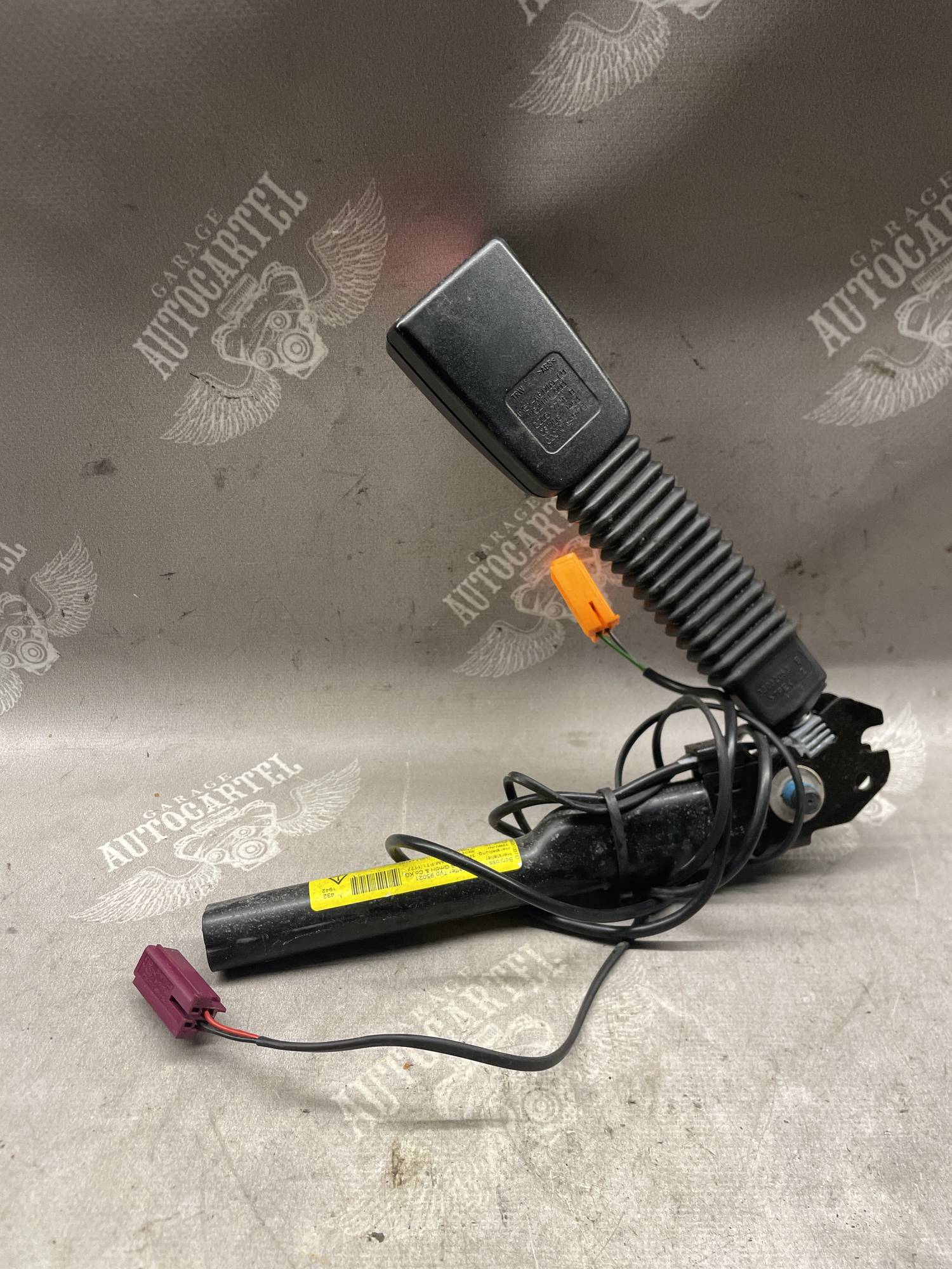 Замок безпеки переднього лівого FOCUS MK2 Kuga MK1 4m51a61209cb