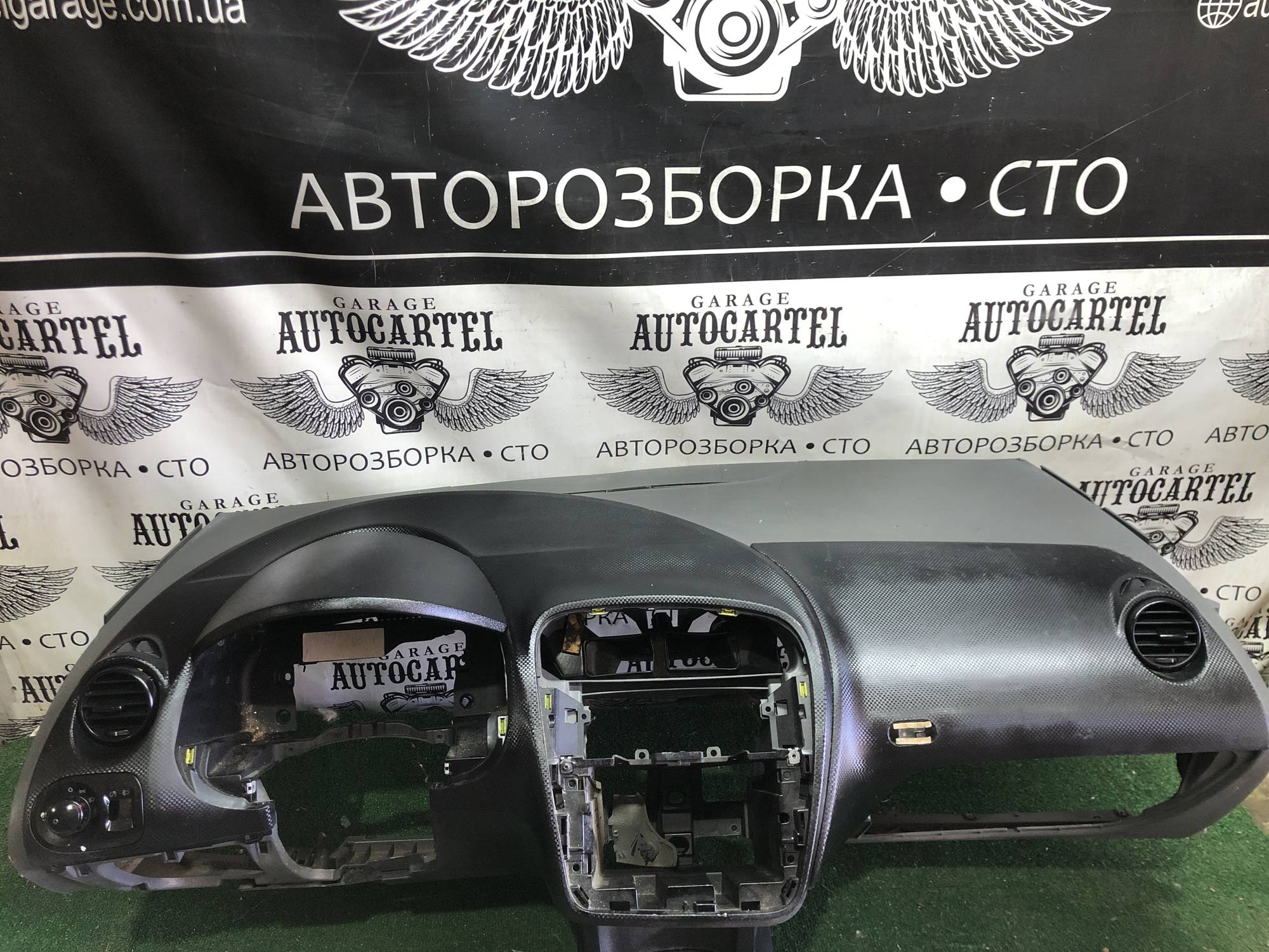 Торпедо Seat altea 21105135
