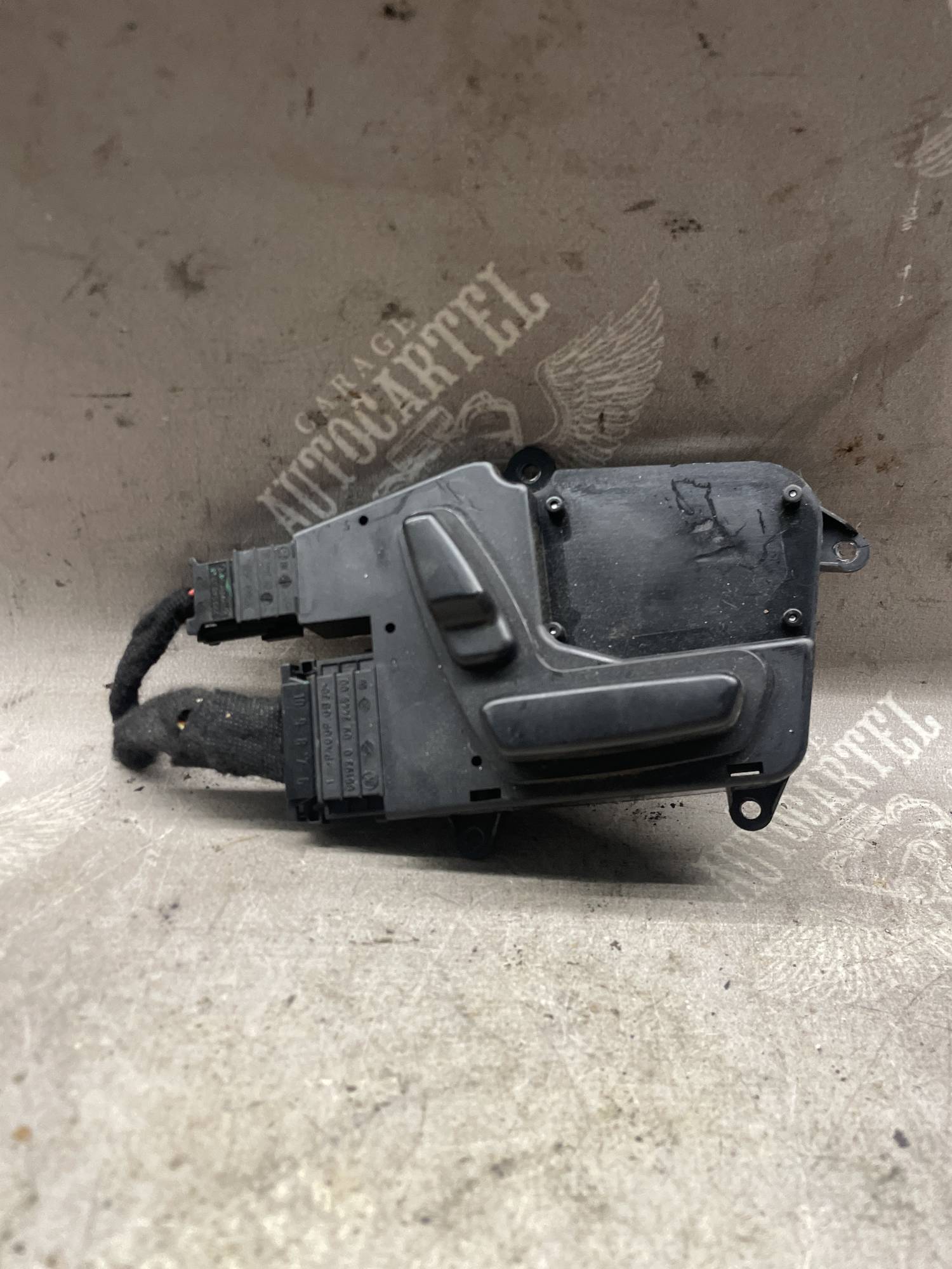 Блок керування сидінням передній правий Mercedes M-Class W164 a1648201410