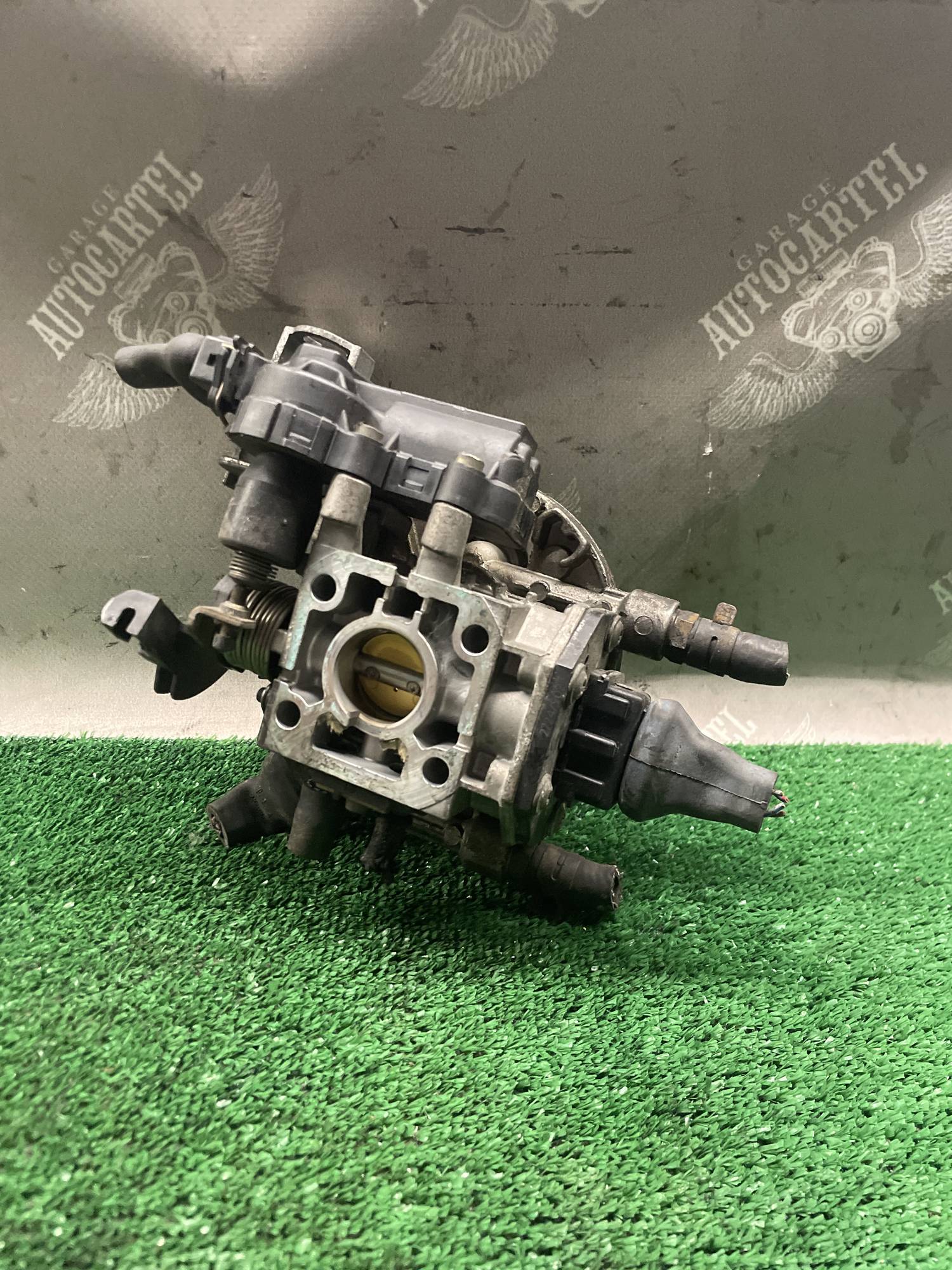 Дросельна заслінка, моноінжектор Volkswagen Polo 3 1.0 MT 0438201528