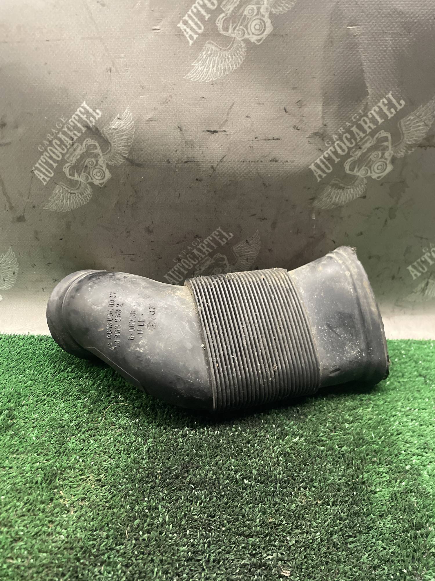 Патрубок повітряного фільтра MERCEDES W220 W210 3.2 CDI a6130940087