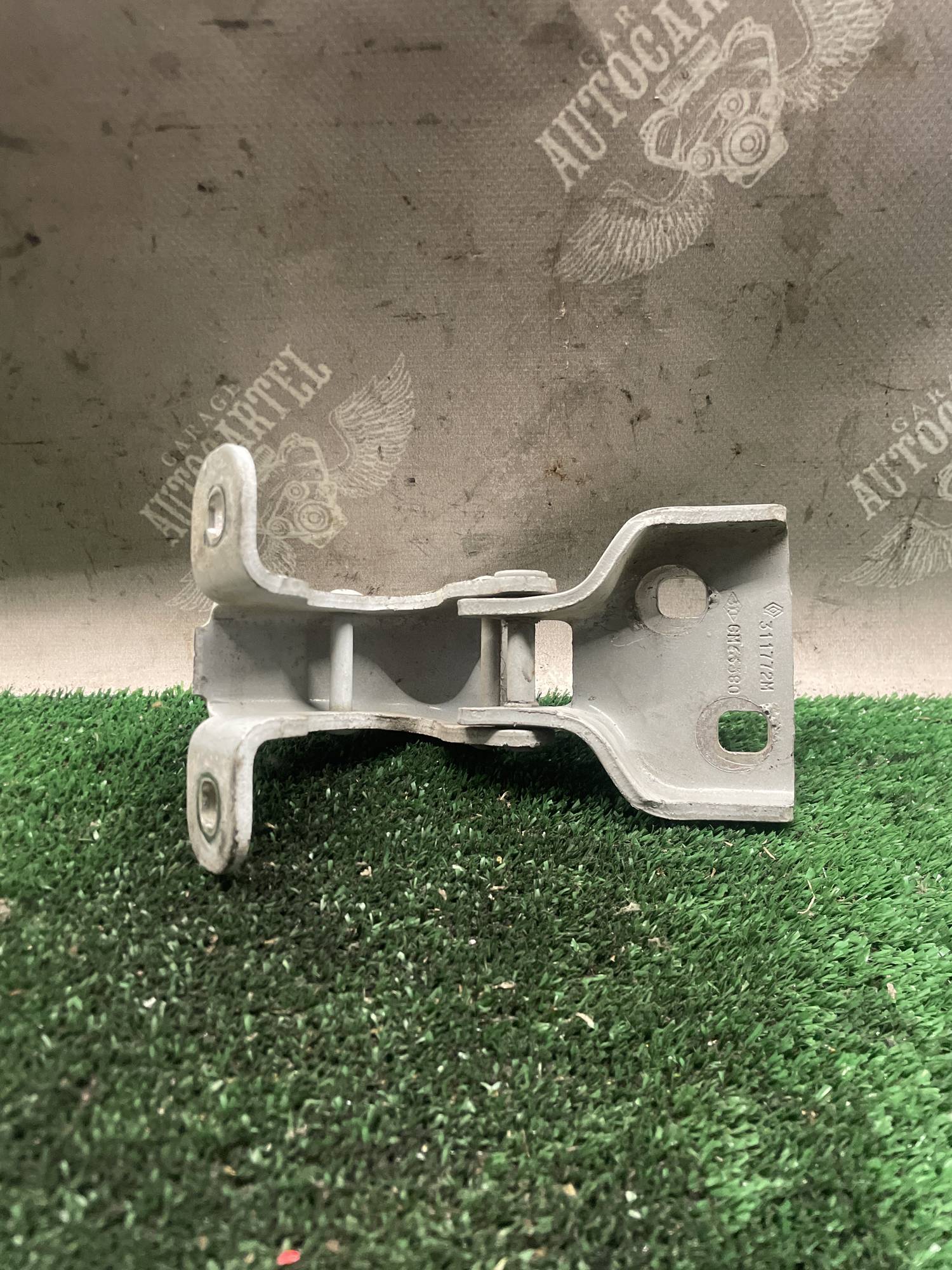 Петля двері передня ліва, права Renault Trafic, Opel Vivaro 311772m