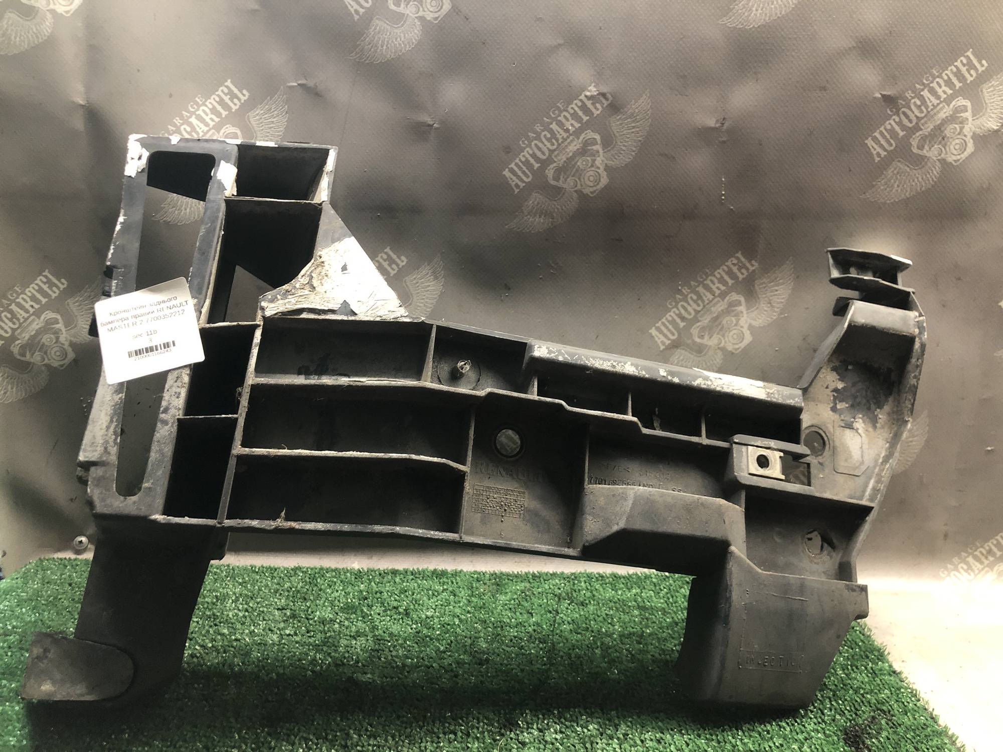Кронштейн заднього бампера правий RENAULT MASTER 2 7700352212