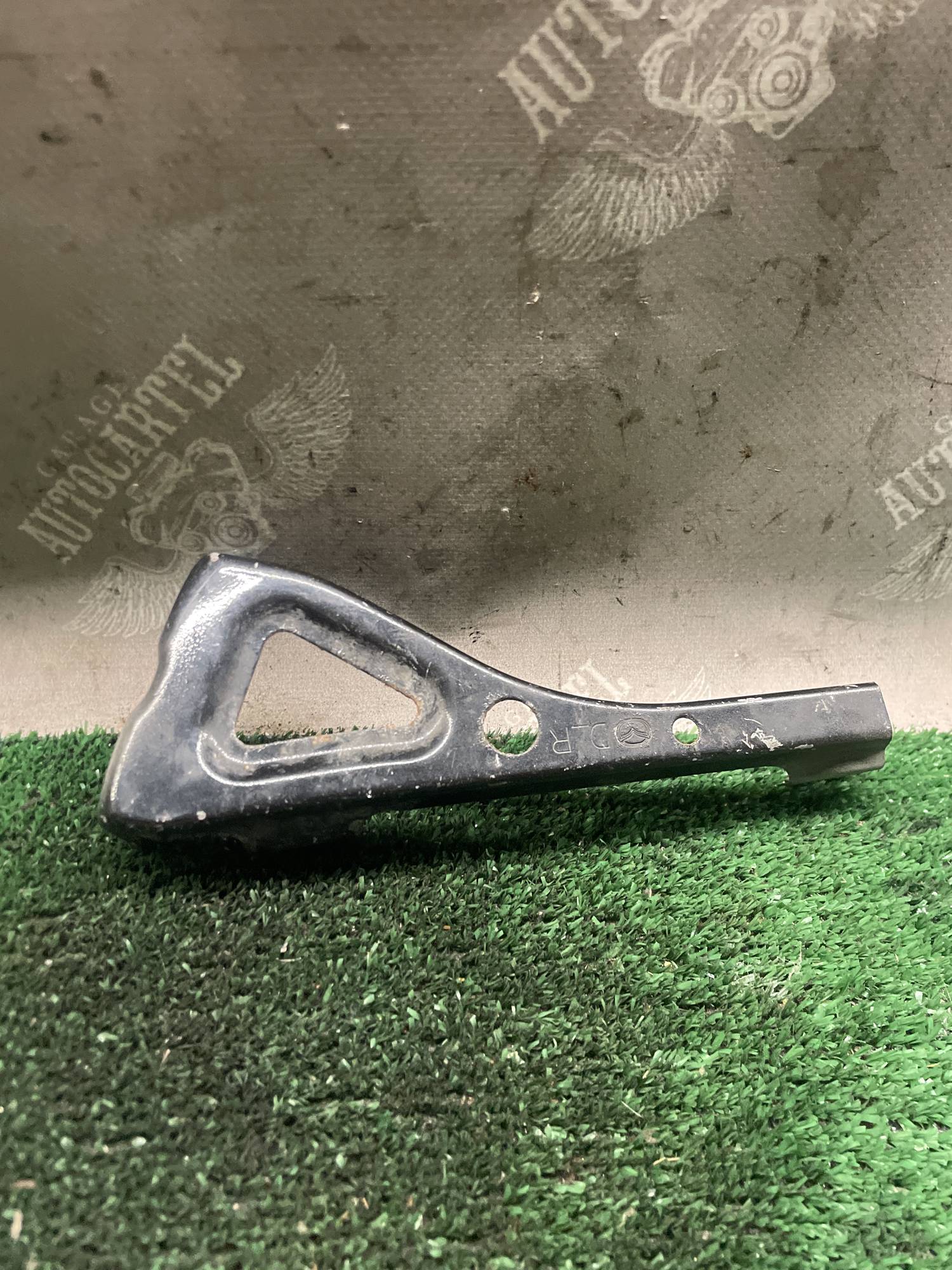 Кронштейн кріплення крила переднього правого Mazda 6 GH gs1d52140 gs1d52140