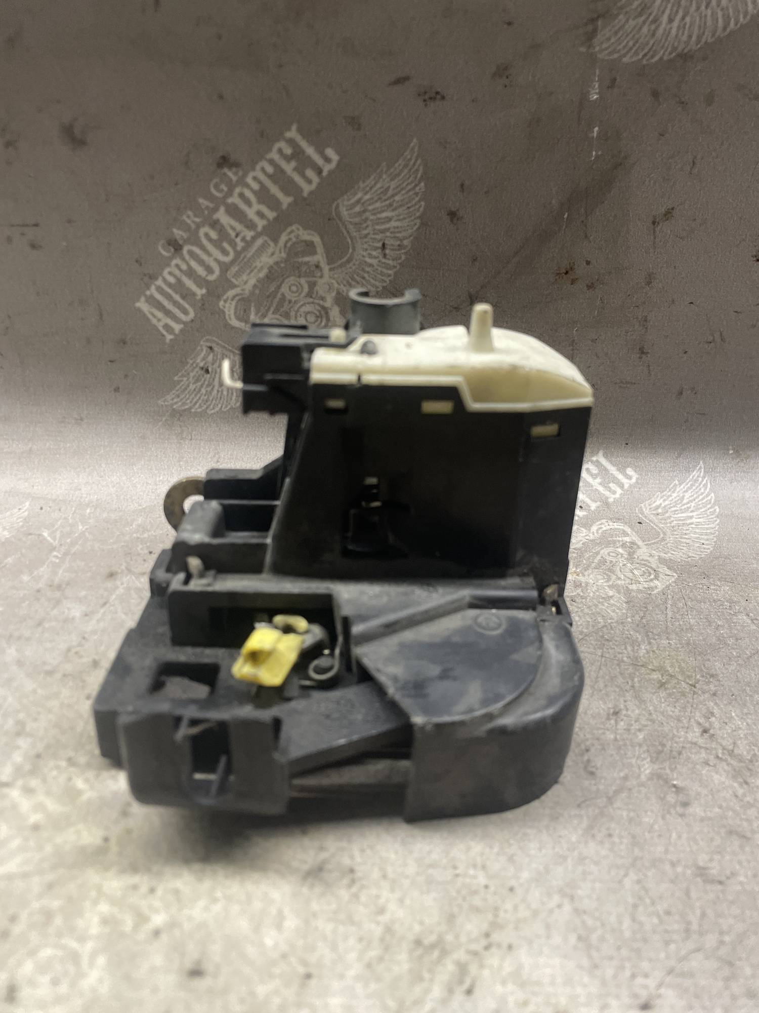 Замок дверки передній лівий RENAULT CLIO 2 21106613