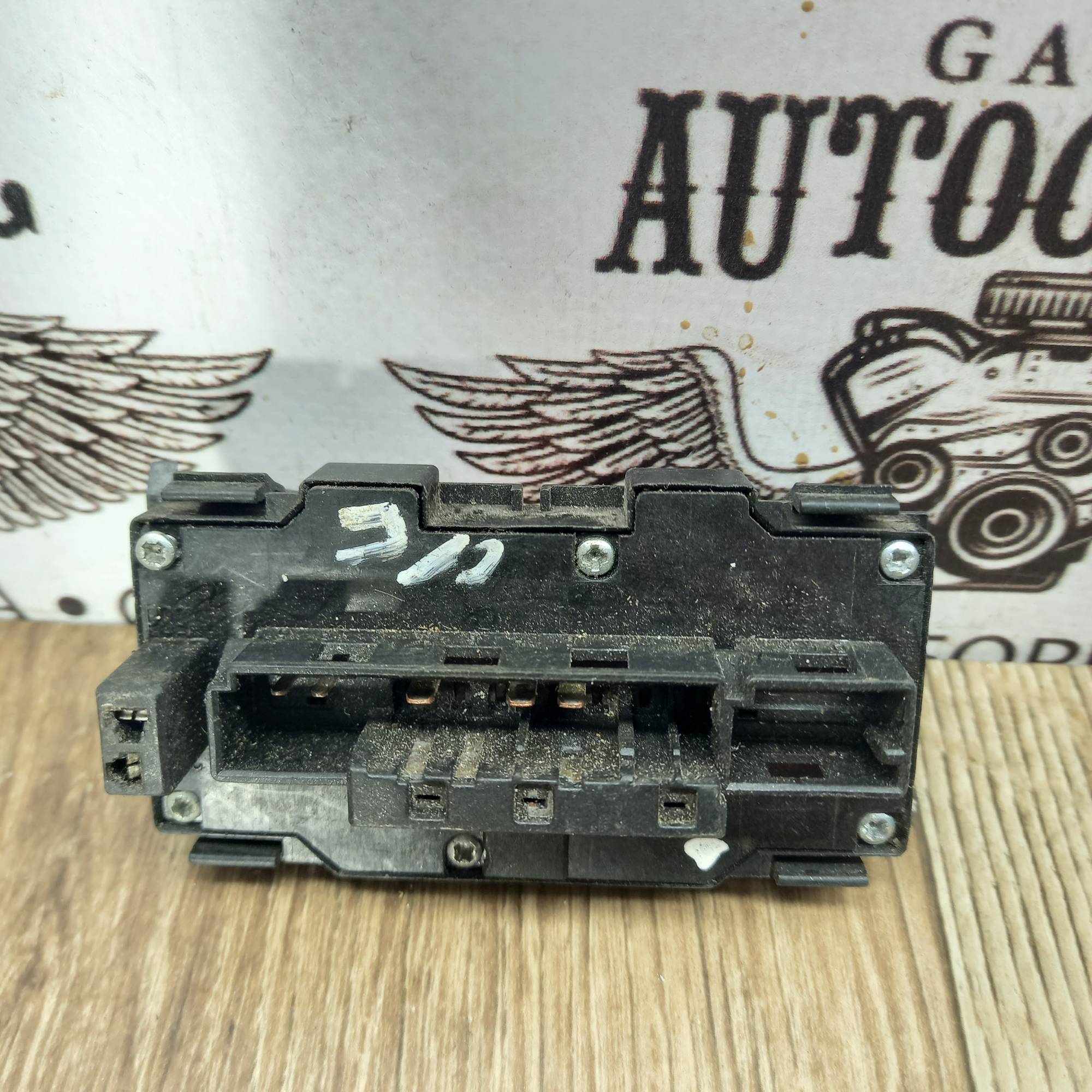 Кнопка увімкнення аварійного сигналу Mercedes Benz W210 E-Klasse 2000-2002 2088200310