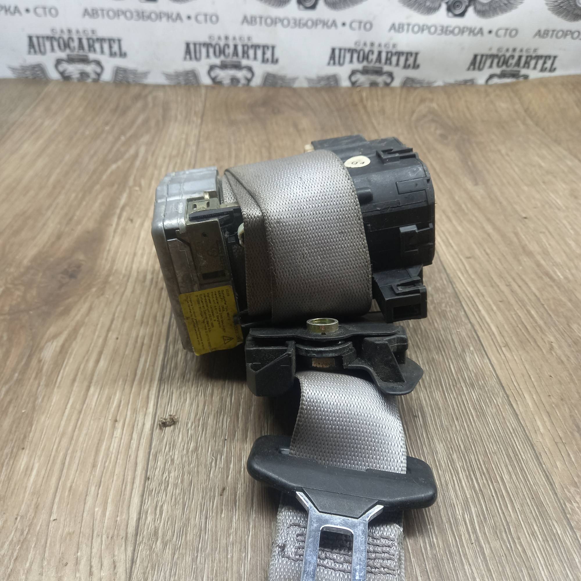 Ремінь безпеки передній лівий MERCEDES W220 2208600185