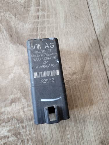 Реле свічок розжарювання Volkswagen Passat B6 04l907281