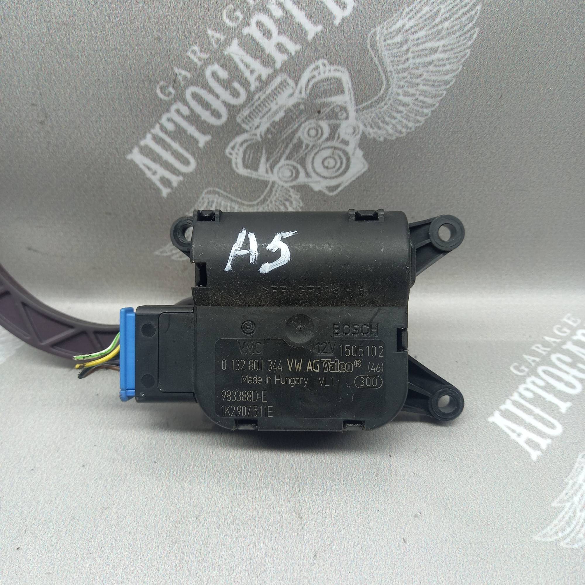 Моторчик заслонки пічки Skoda Octavia A5 2008-2013, 1k2907511e