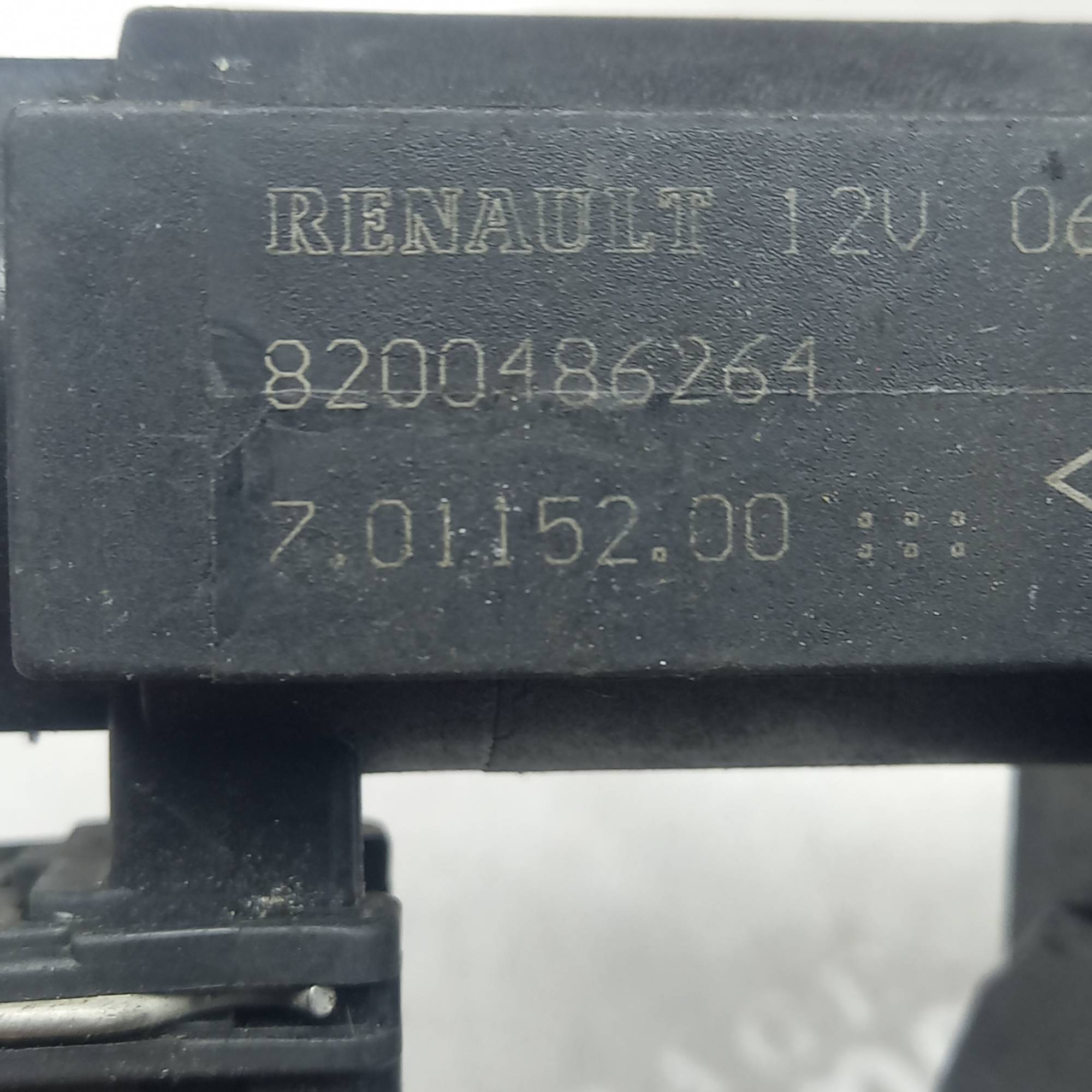 Електроклапан турбокомпрессора 1,9-2,2dci Renault Laguna ii, Megane ii, Trafic ii 8200486264