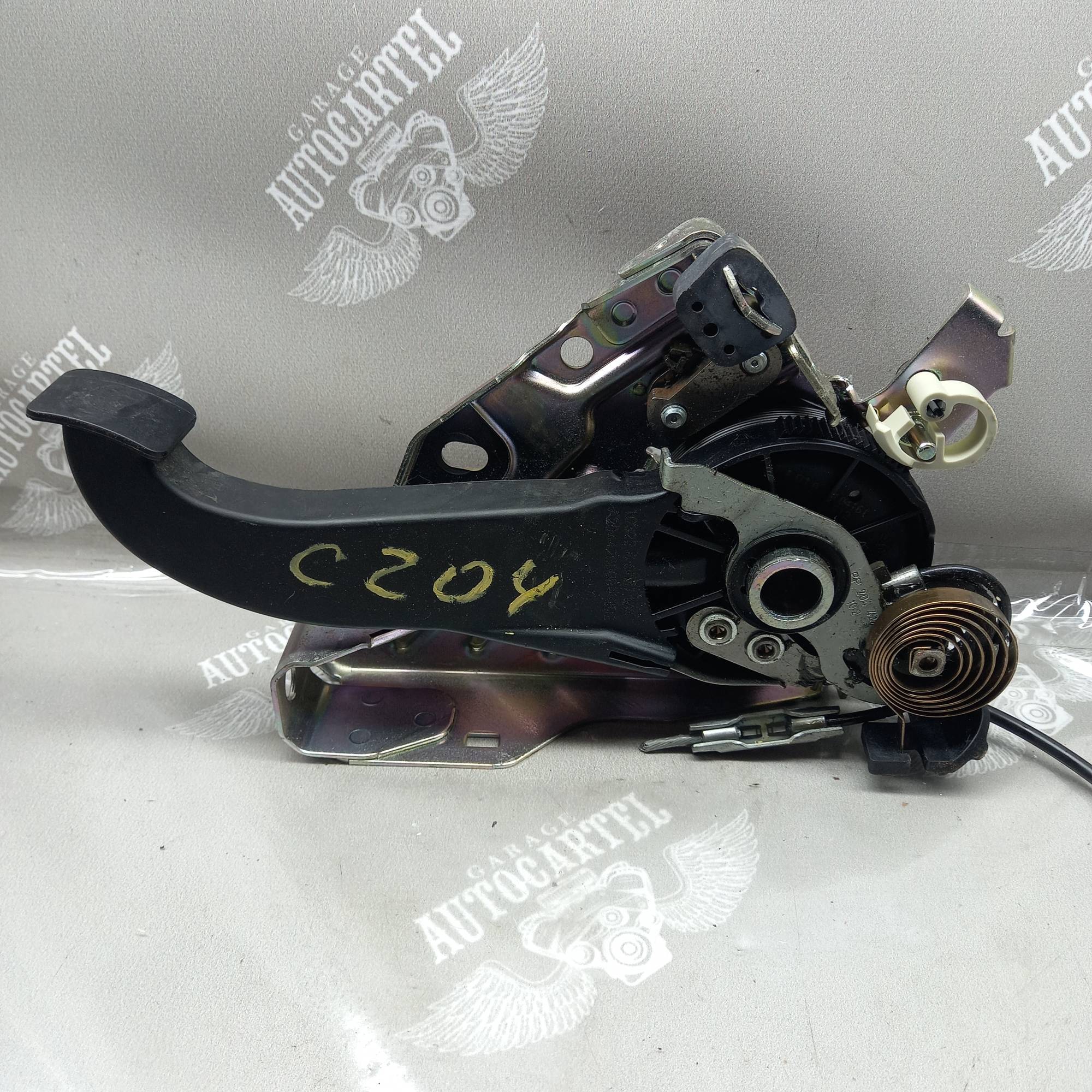 Педаль стояночного тормоза Mercedes W212, C207, W204, X204 a2044200984