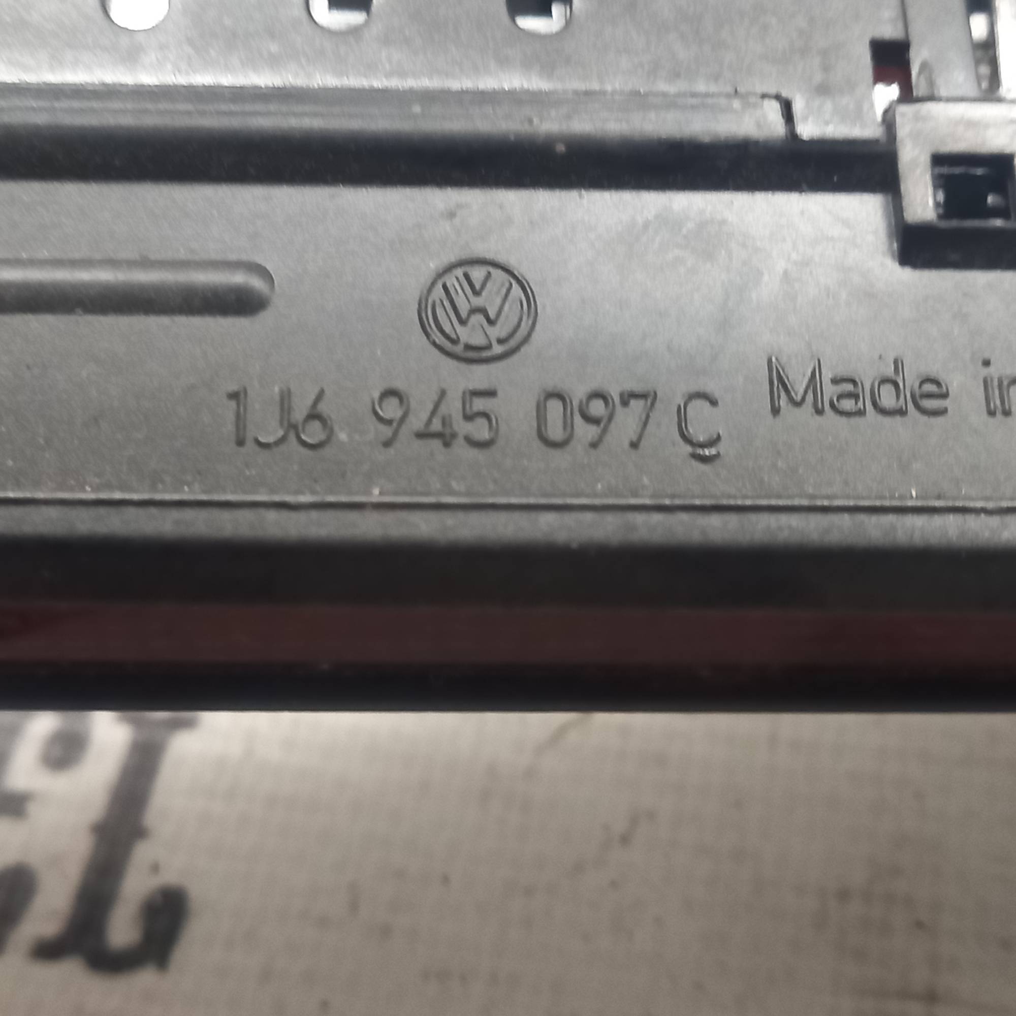Стоп сигнал задній VW Golf 4 (97-03 ) 1j6945097c
