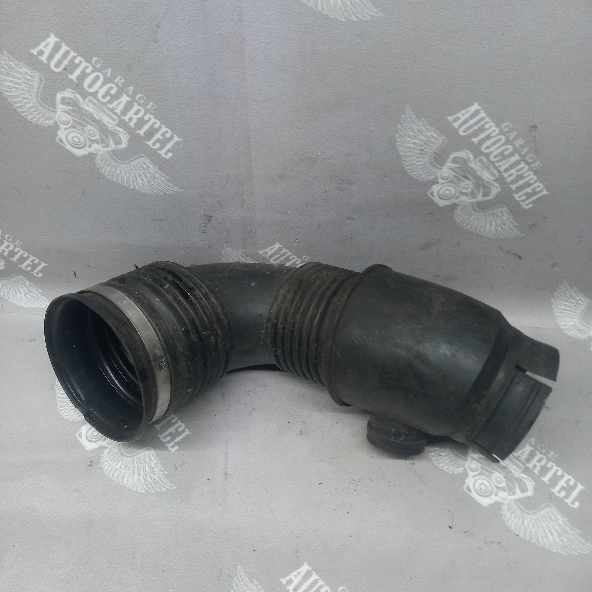 Патрубок повітряного фільтра Opel Insignia 2.0cdti 55561787