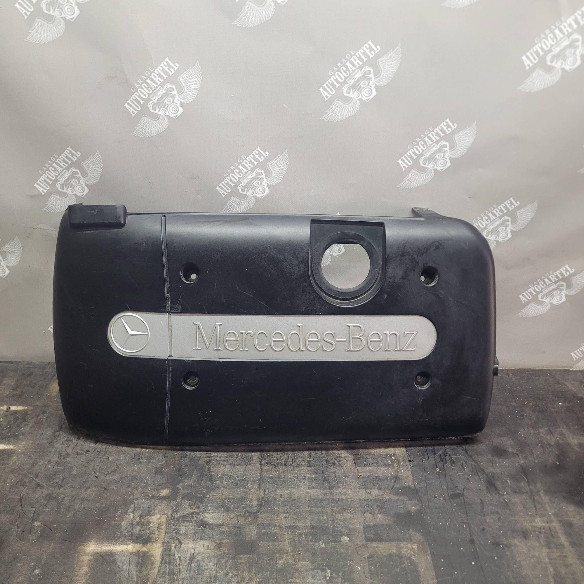 Накладка кришка двигуна Mercedes Benz W-203 C-Klass 00-07р a6110101067