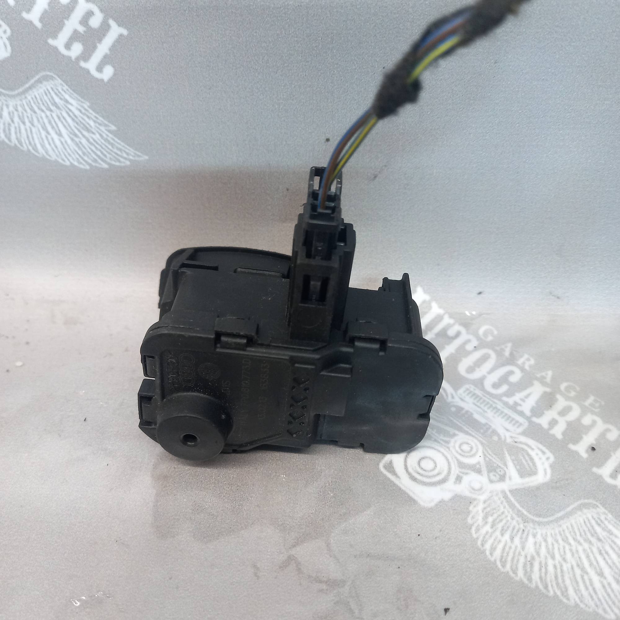 Замок лючка бензобака VW Touareg 11-17 skoda octavia a7 13-19, fabia iii 14-21 7p0810773d