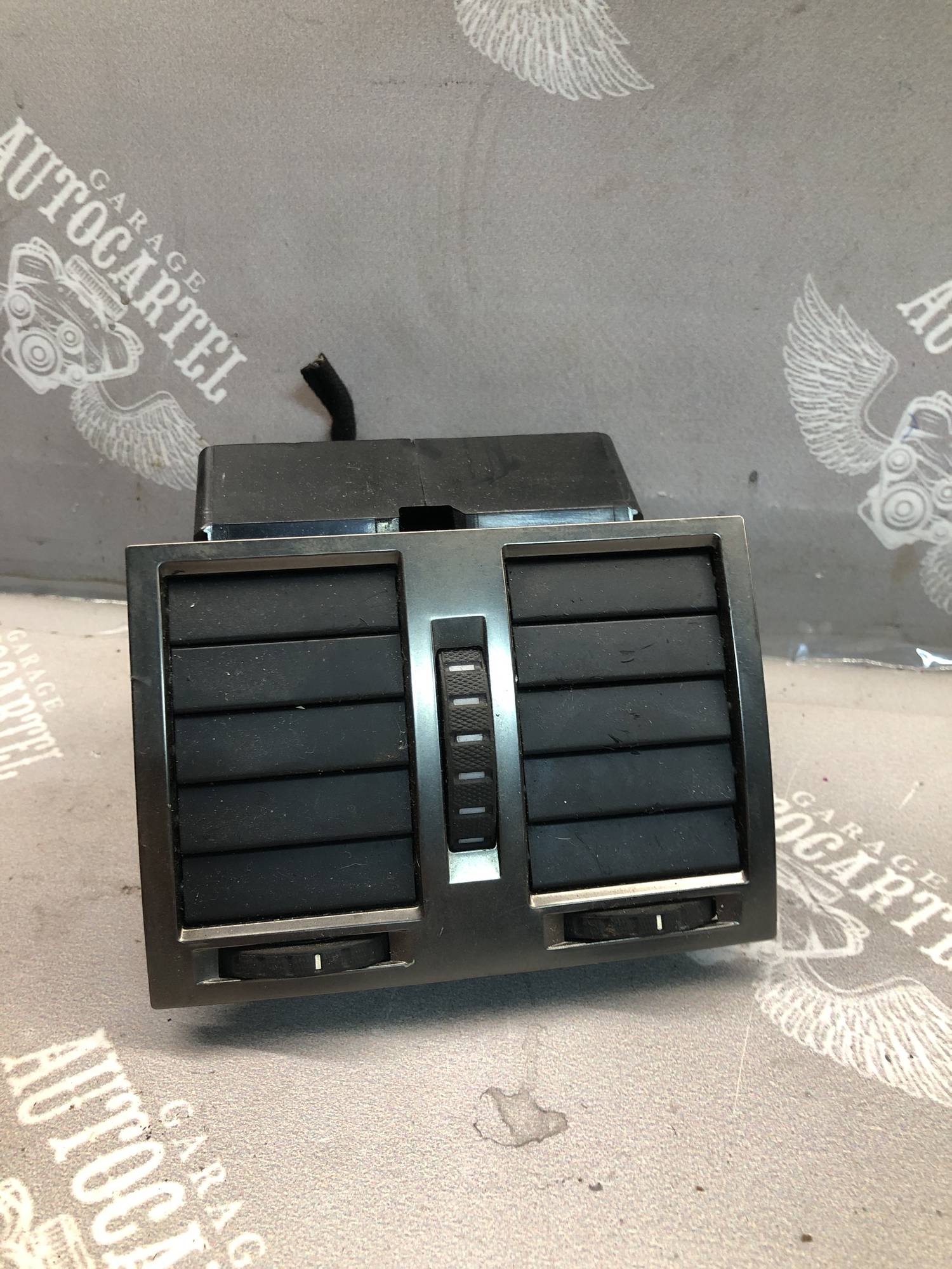 3U0819203C 3U0 819 203 C Дефлектор салону задній Skoda SuperB VAG запчастини