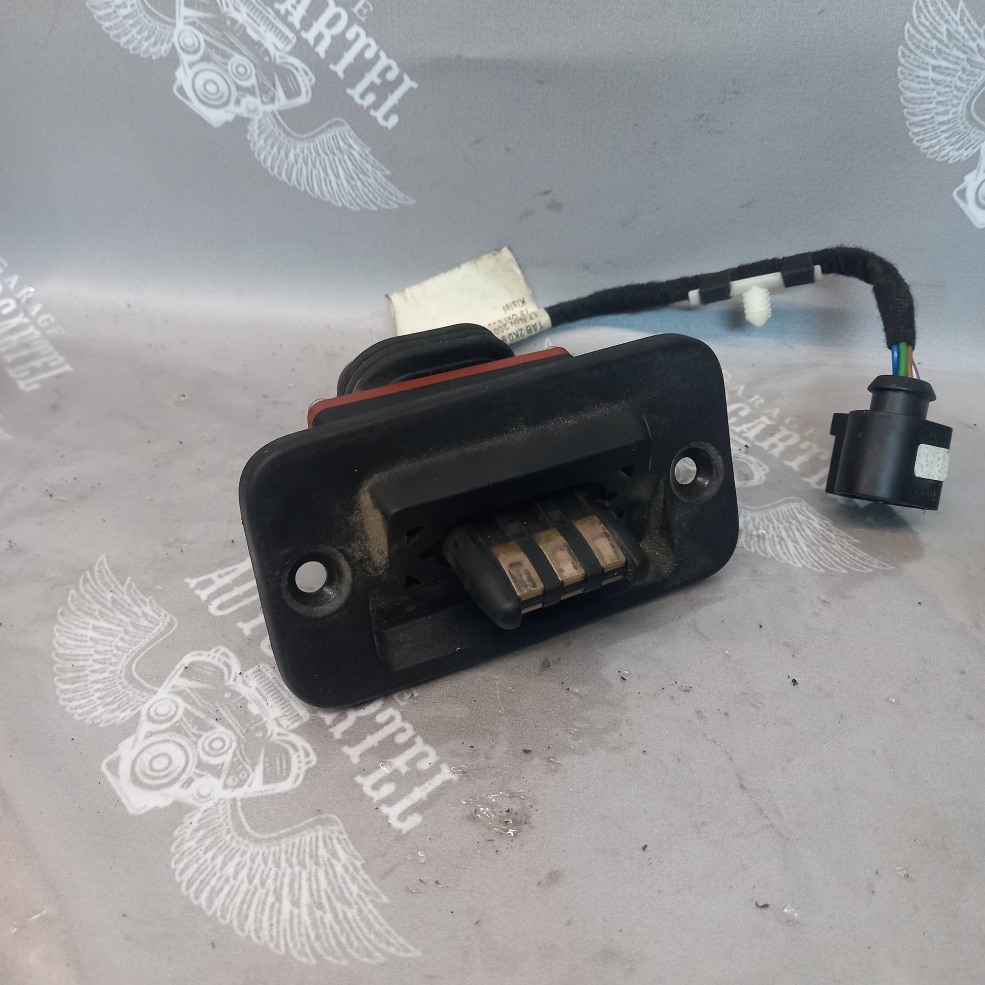 Контактна група двері бічної зсувний концевик VW Caddy (III) 2004-2015 2k0907437