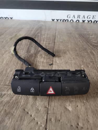 Кнопка увімкнення аварійного сигналу Opel Insignia 2008-2013 13324594