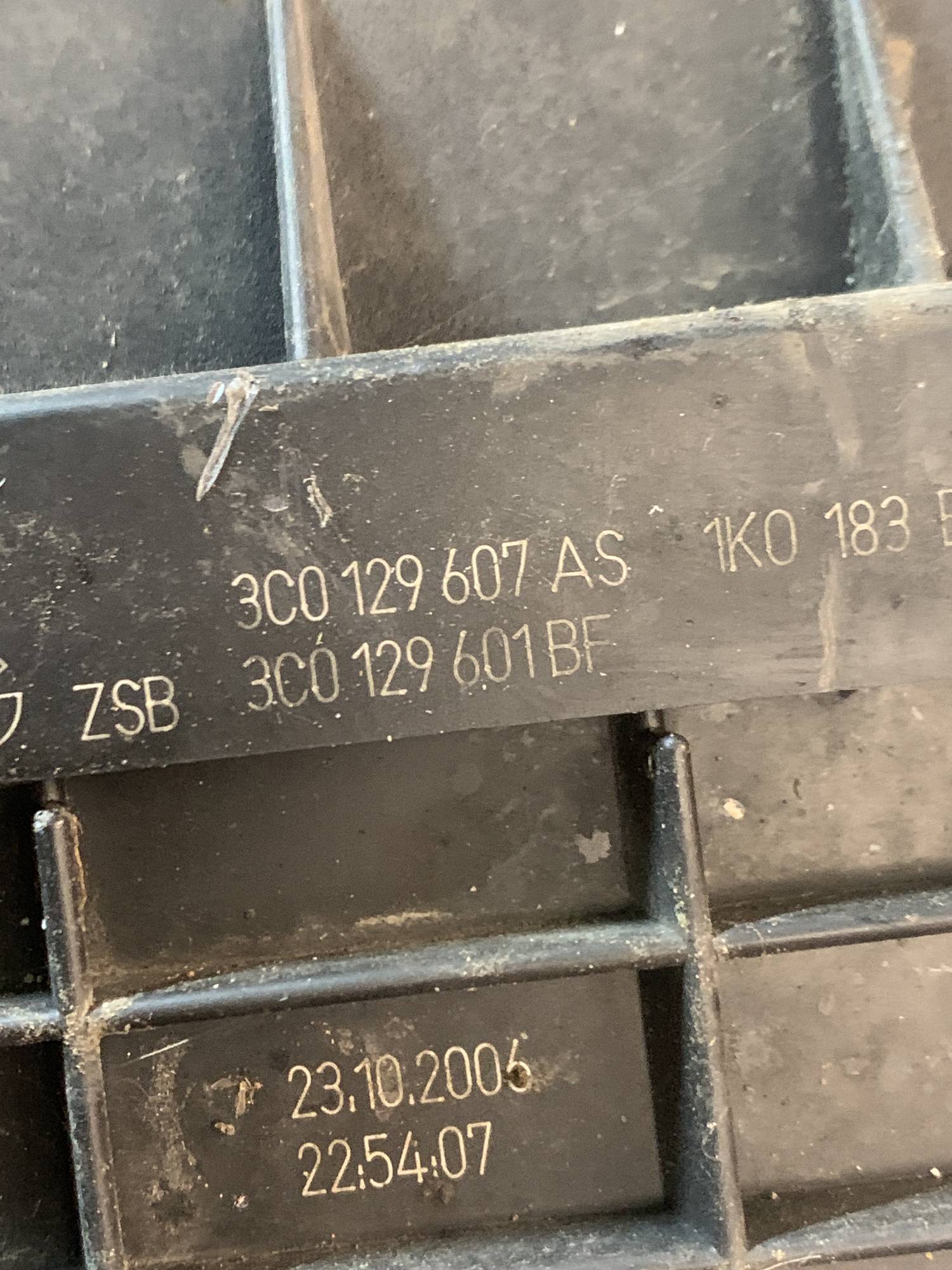 3c0129601bf Корпус повітряного фільтра Passat B6 2005-2010