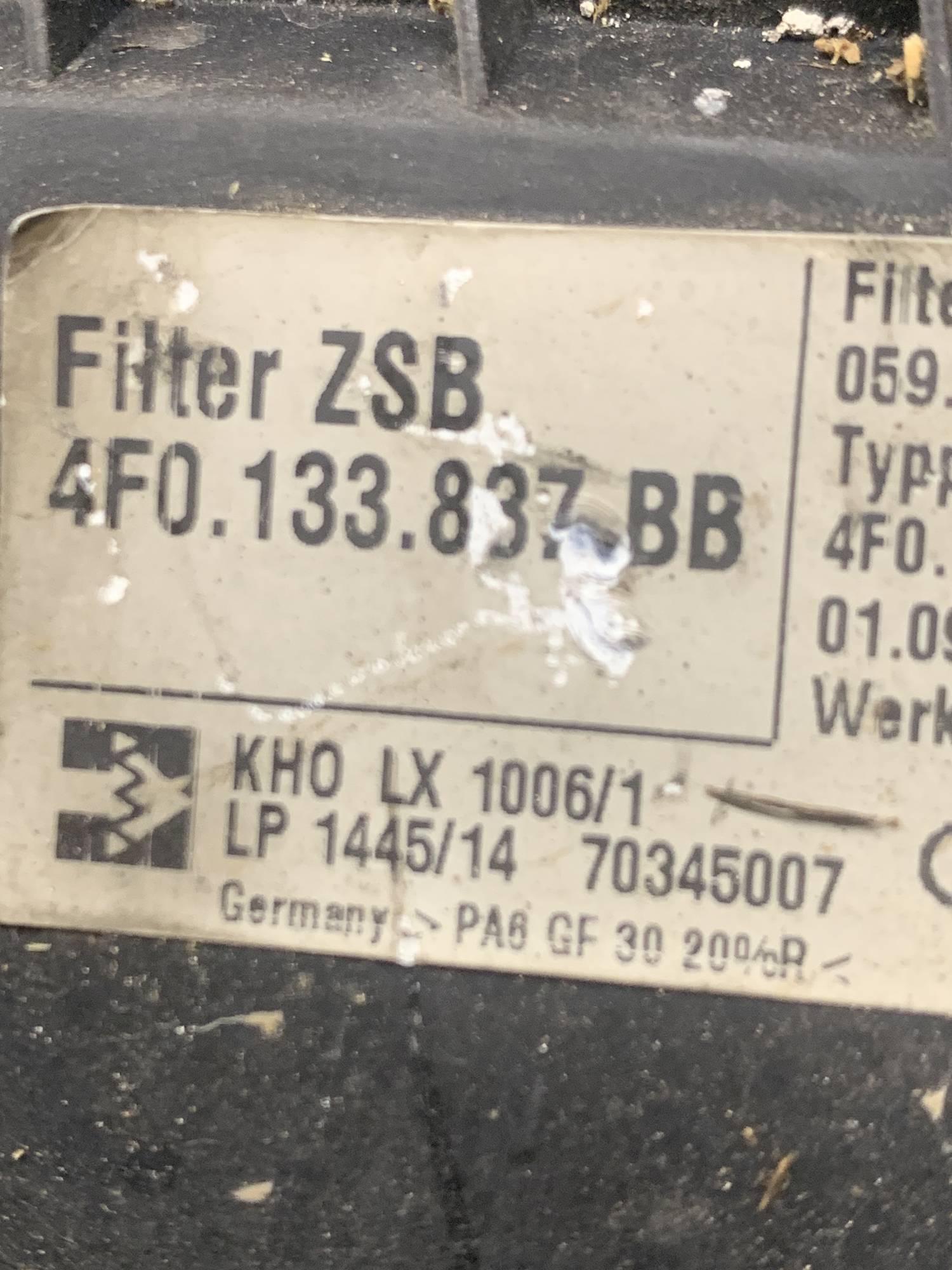 4f0133837bb корпус повітряного фільтра Audi A6 C6 3.2 2004-2011