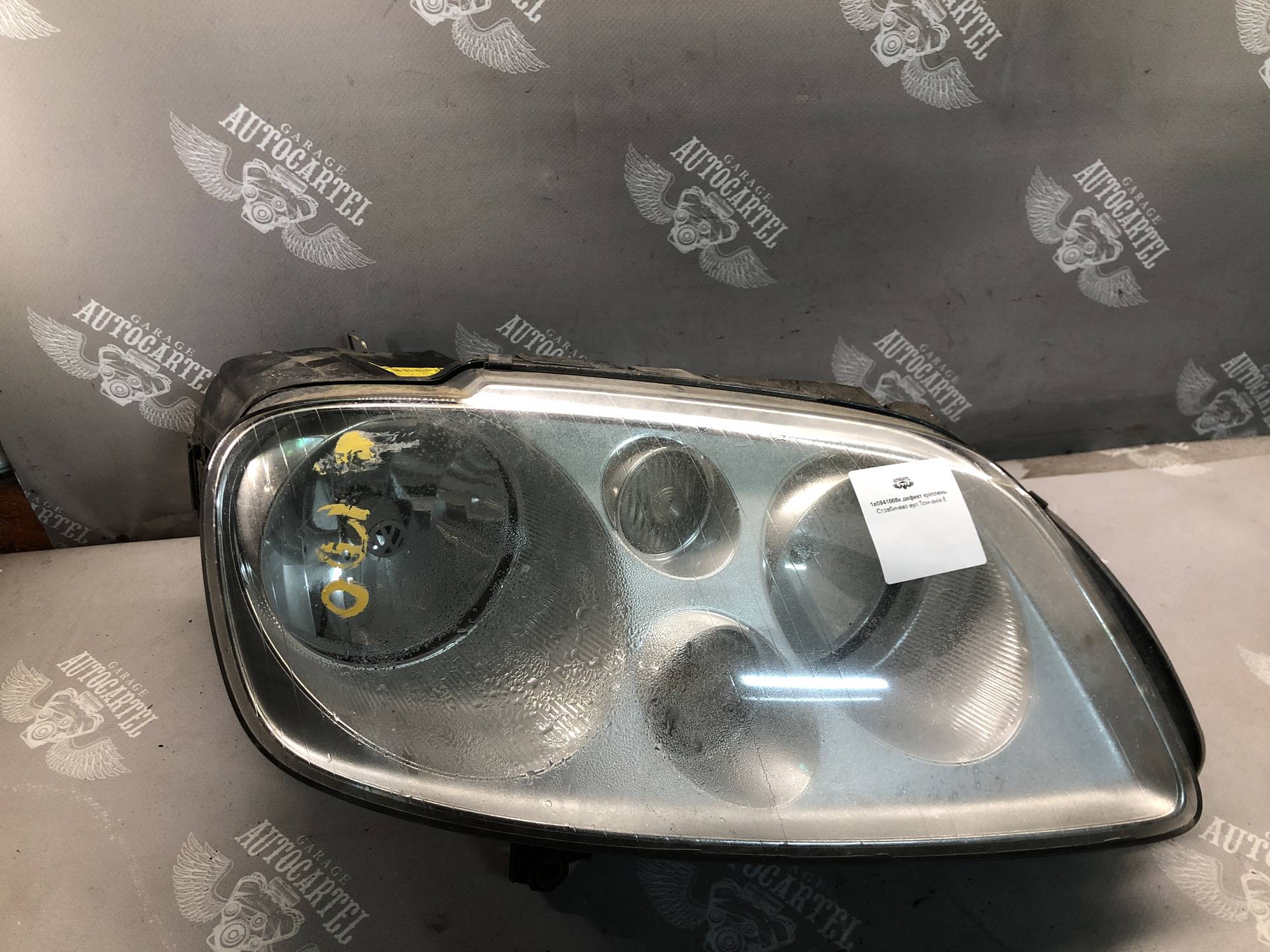 1T0941006к Фара передня права Volkswagen Touran дефект кріплень