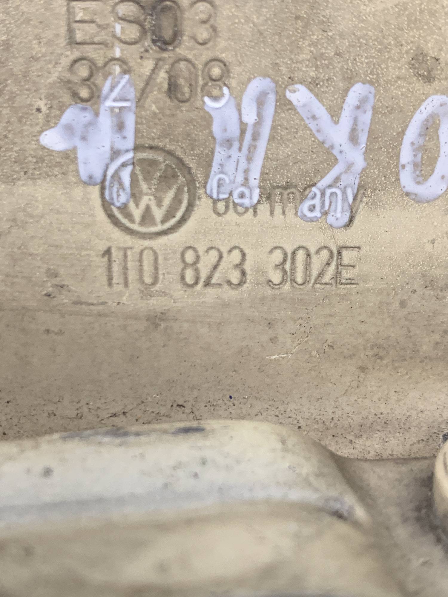 1t0823302e Петля капота права Volkswagen Caddy 3 2004 – 2010