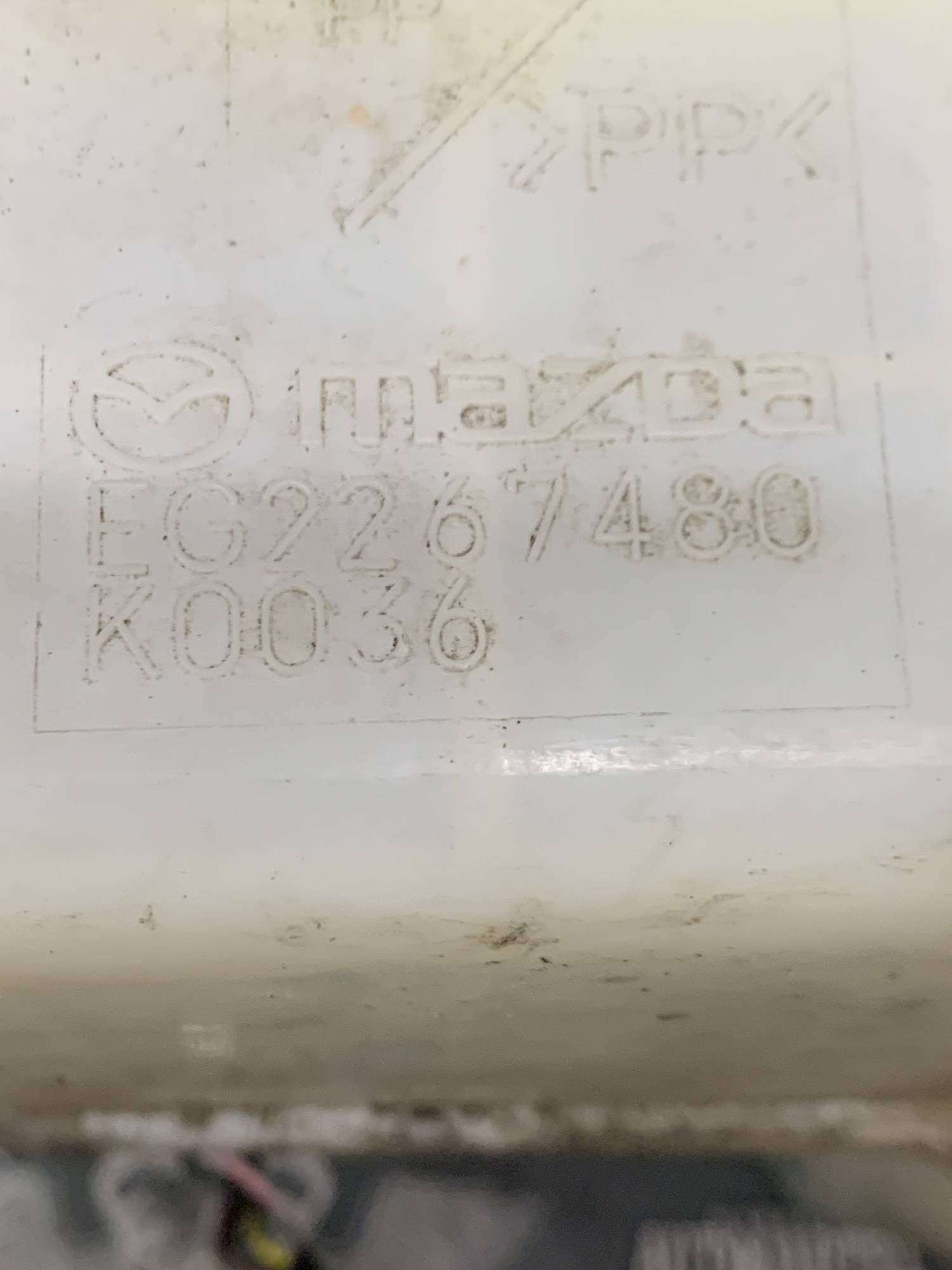 eg2267480 Бачок омивача EG2267480 MAZDA CX-9 cx7 06-15