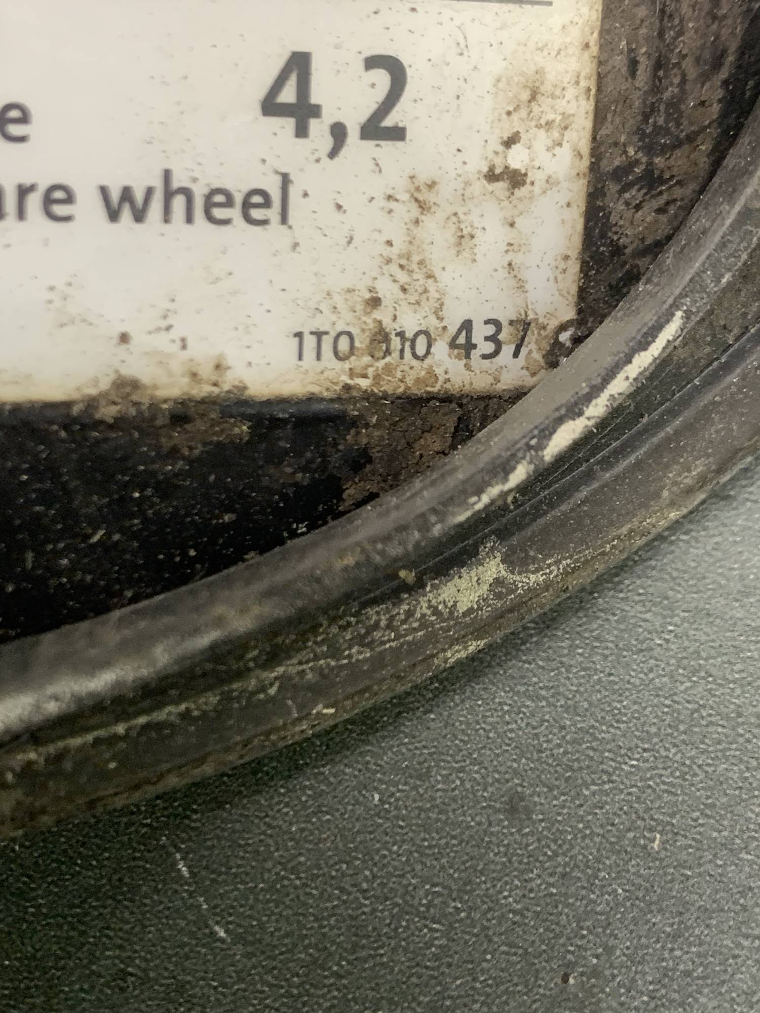 1t0010437, lc9x, Лючок бензобаку Volkswagen Touran 21634703