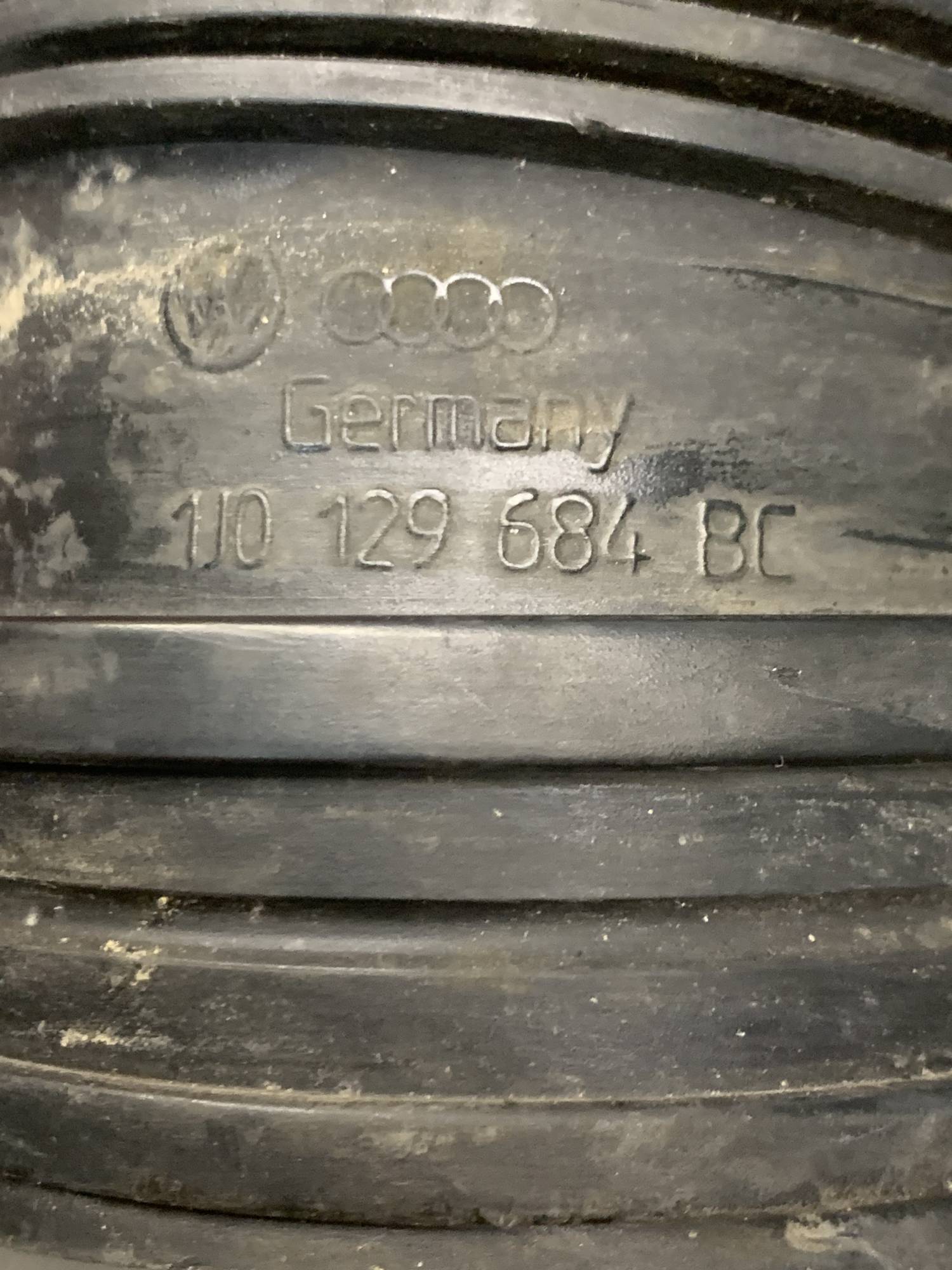 Патрубок повітряний Volkswagen Golf 4, 1.9 TDI 1J0129684BC