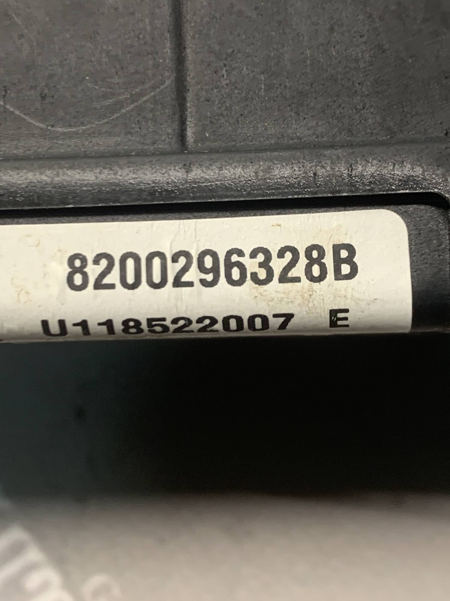 БЛОК МОДУЛЬ ЗАПОБІЖНИКІВ DACIA LOGAN I 1.4 8200296328b