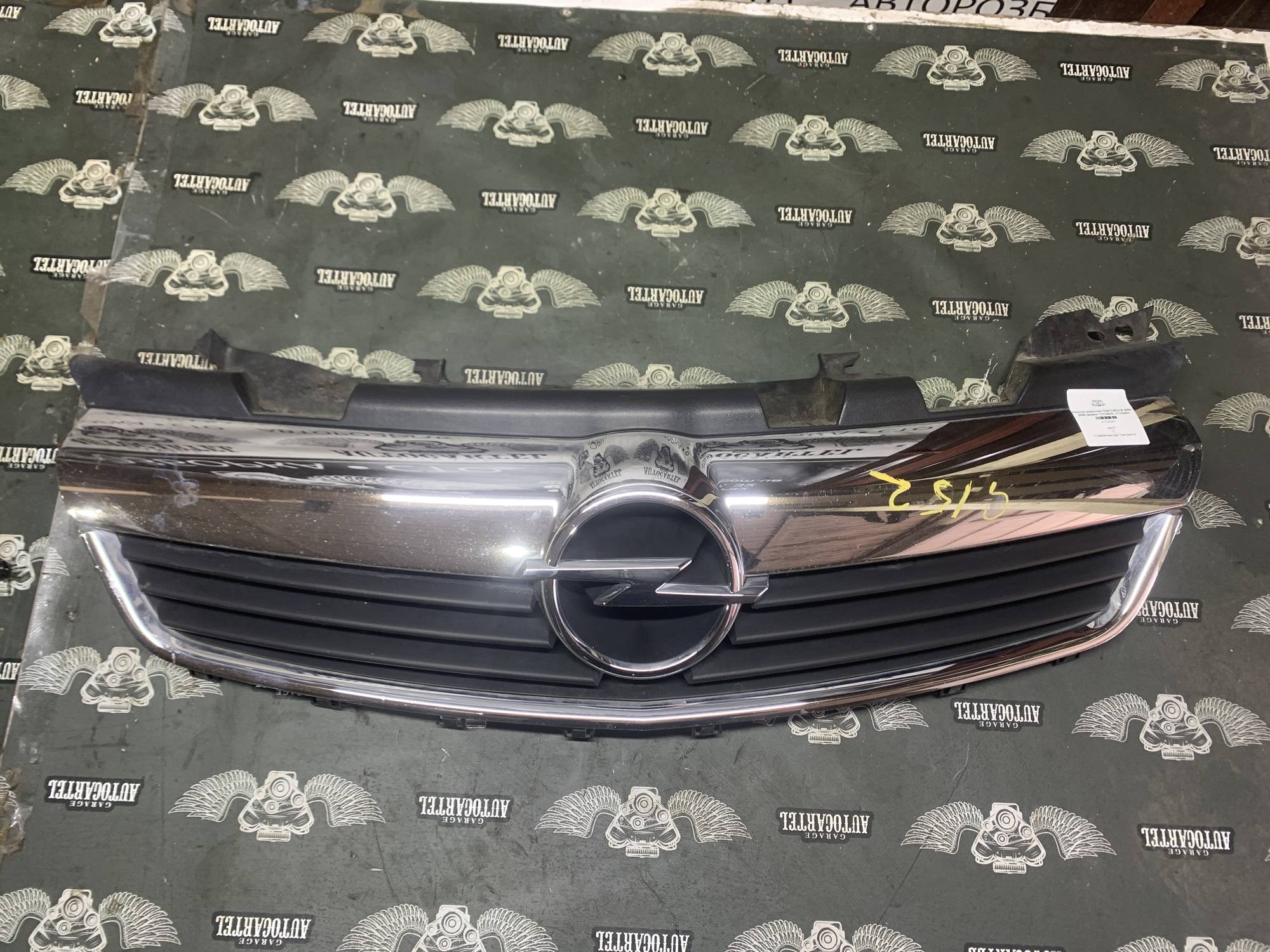 Решітка радіатора Opel Zafira B 2005-2008 дефект 13154225, 21725951