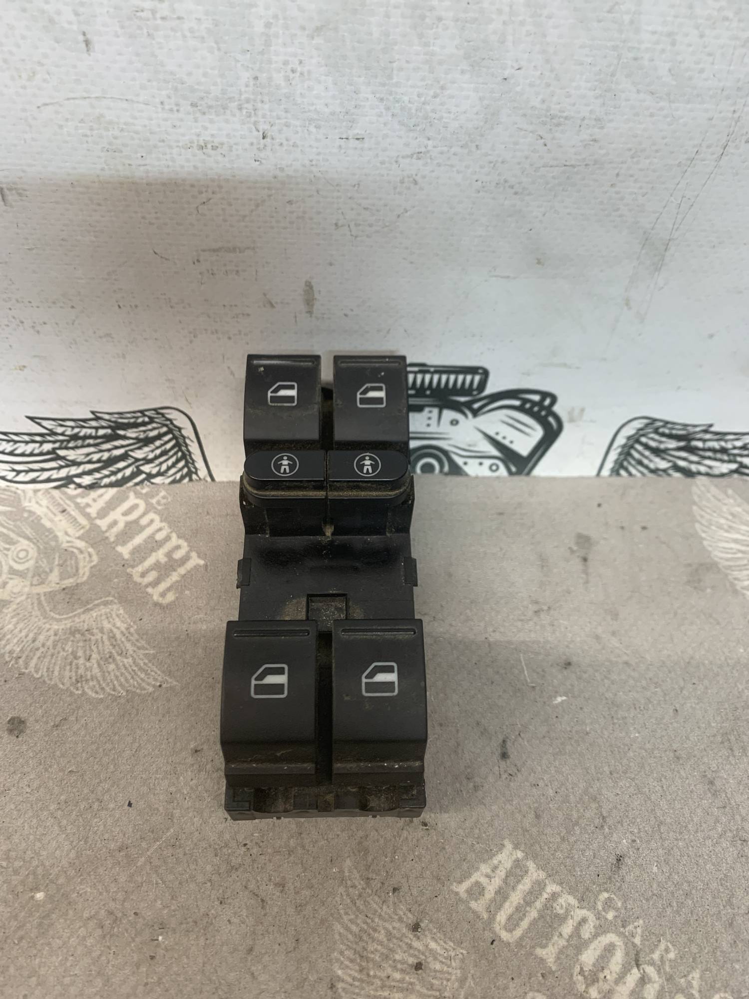 Кнопка склопідйомника Volkswagen Touareg 7l6959857c