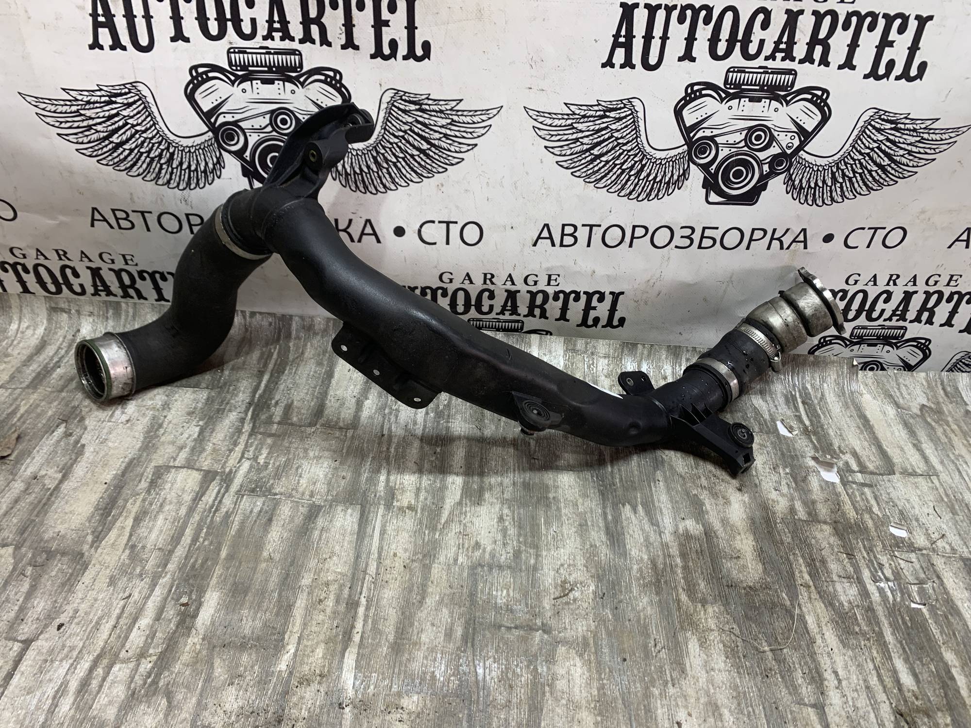 Патрубок інтеркулера лівий 2.0 tdi VW Passat B6 (05-10) / Tiguan (07-15) 5n0145840c