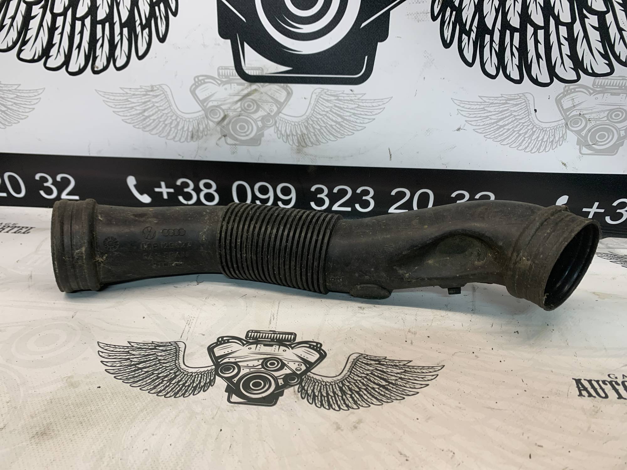 Трубка повітряний патрубок AUDI A4 B5 VW PASSAT B5 1,6 1,8 06b129627g