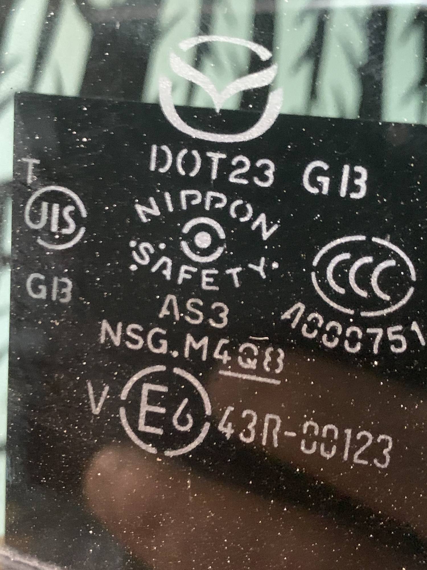 Скло заднє праве Mazda CX 7 EG22-72-510