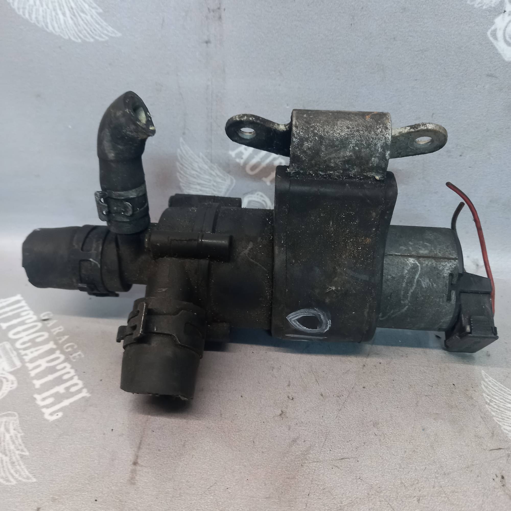Насос помпа циркуляції води Mercedes W202 W210 1995-2002 0018358664