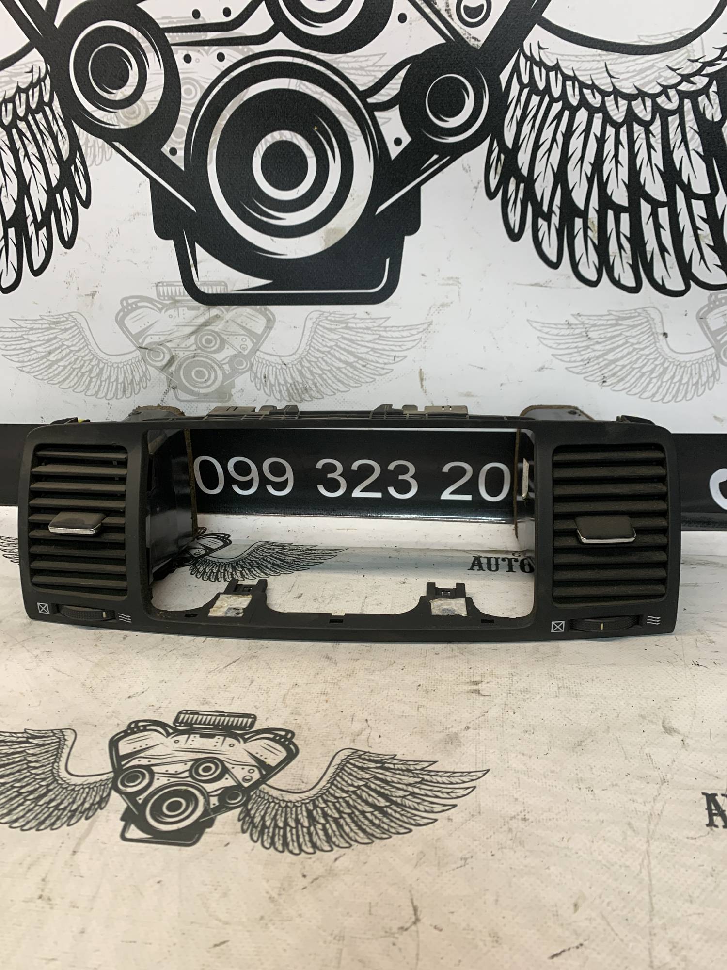 Дефлектор повітряний центральний Toyota Corolla 8225d