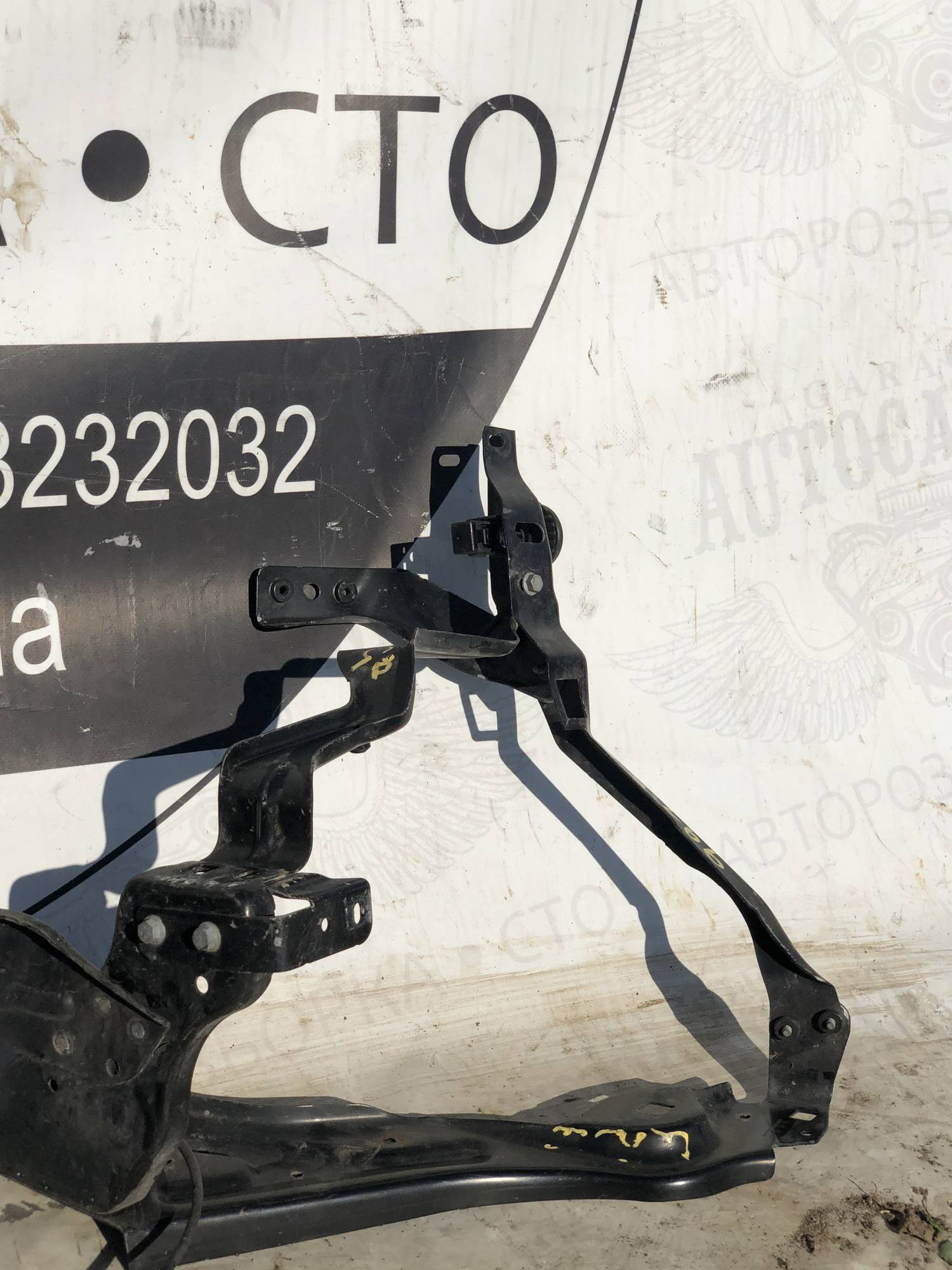 Кріплення окуляр фари Mercedes w204 рестайлінг 204620589