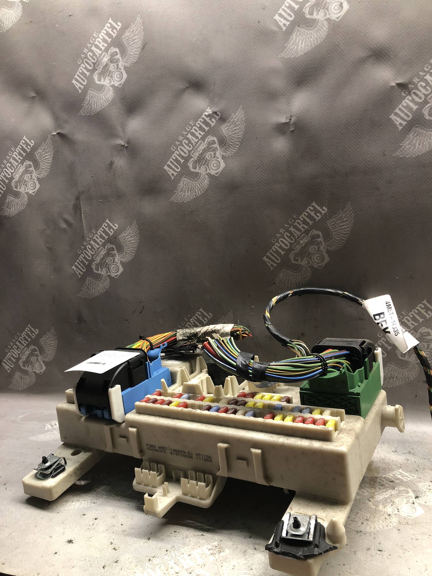 4M5T-14A073-DJ Блок запобіжників FORD 4M5T14A073DJ