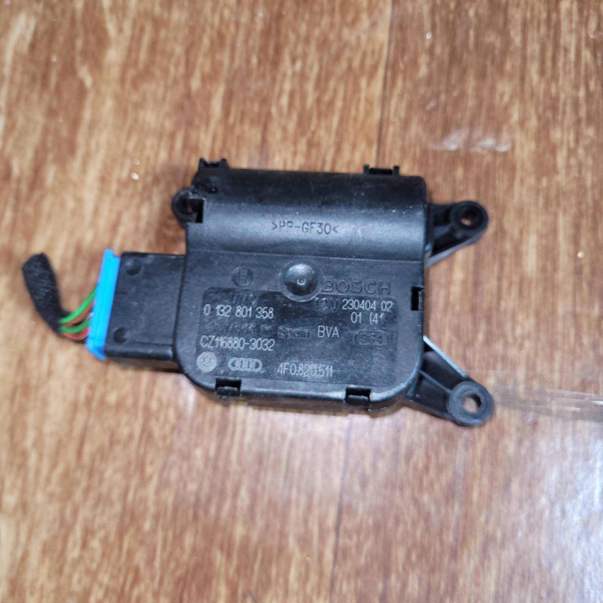 Актуатор моторчик заслінки печі Audi A6 C6 2004-2011 0132801358 4F0820511