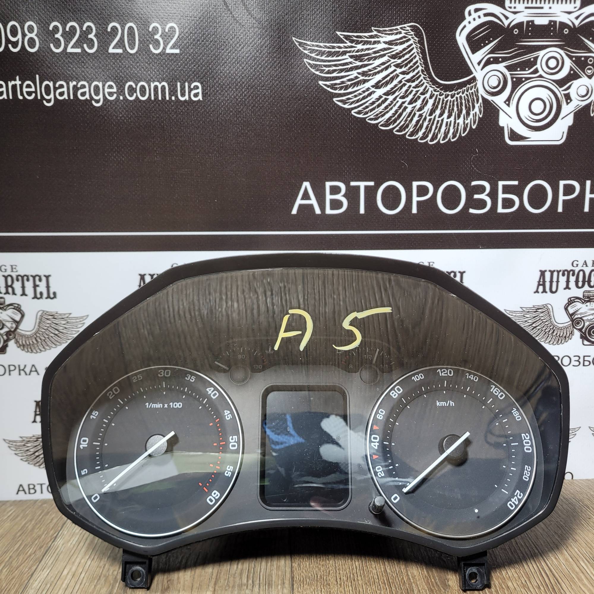 Панель приладів для Skoda Scout 2. 0tdi 1Z0920842D