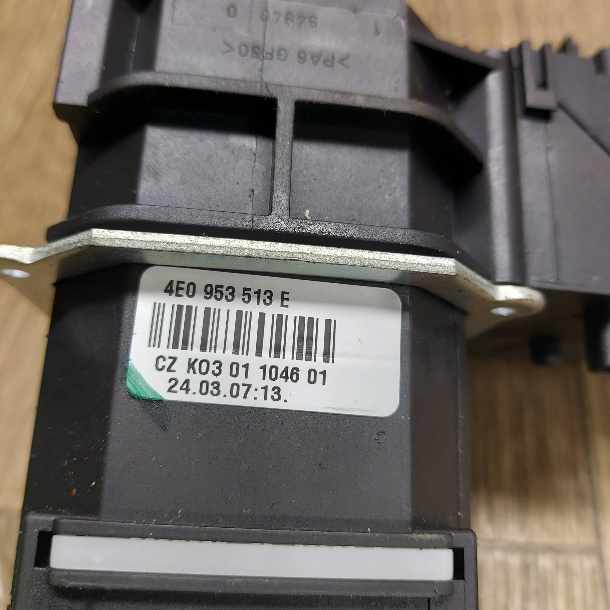 Підрульовий перемикач Audi A6 C6 4E0953513E
