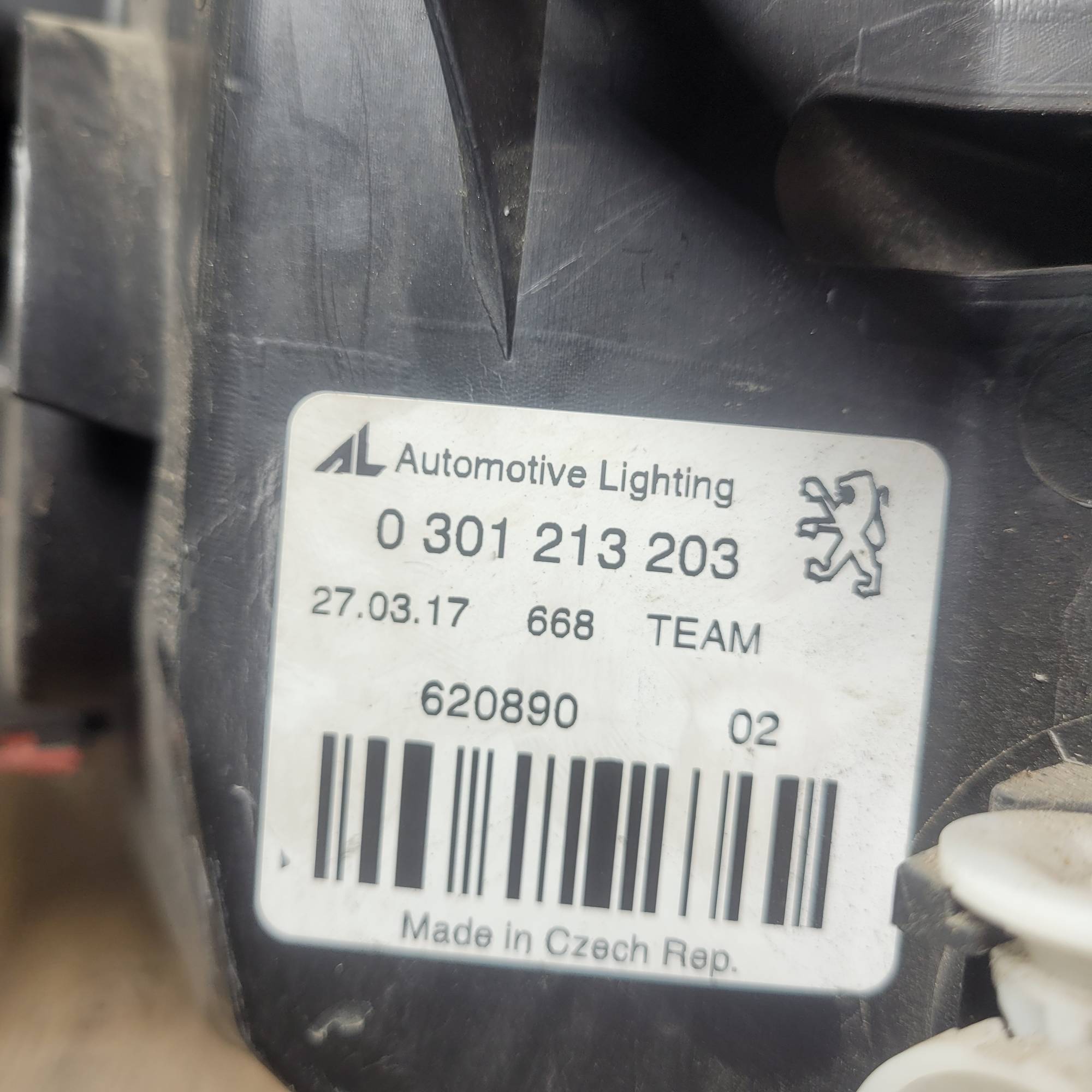Peugeot 407 фара ліва передня лінза 0301213203